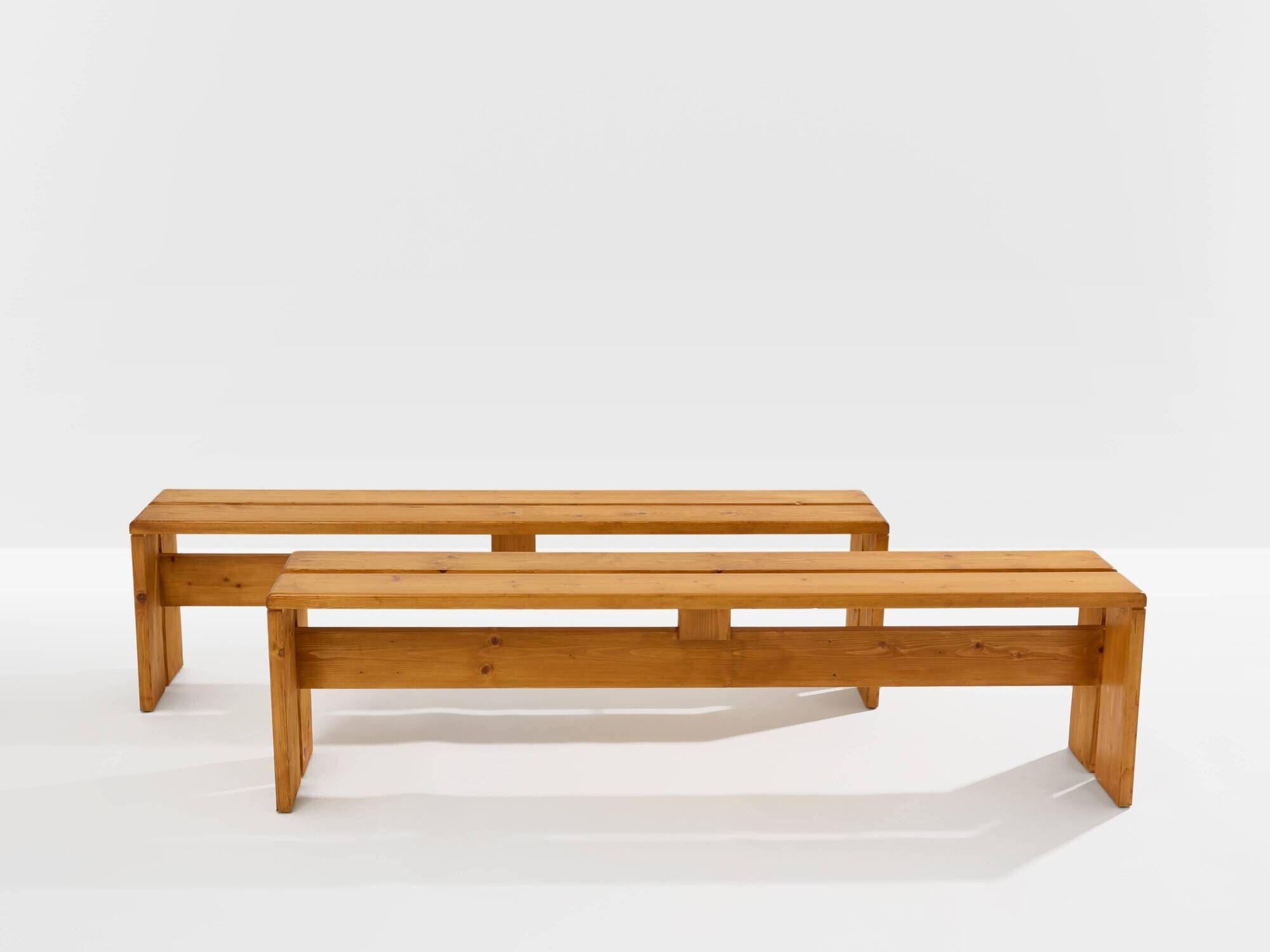 Paire de bancs Charlotte Perriand en pin Les Arcs 1970