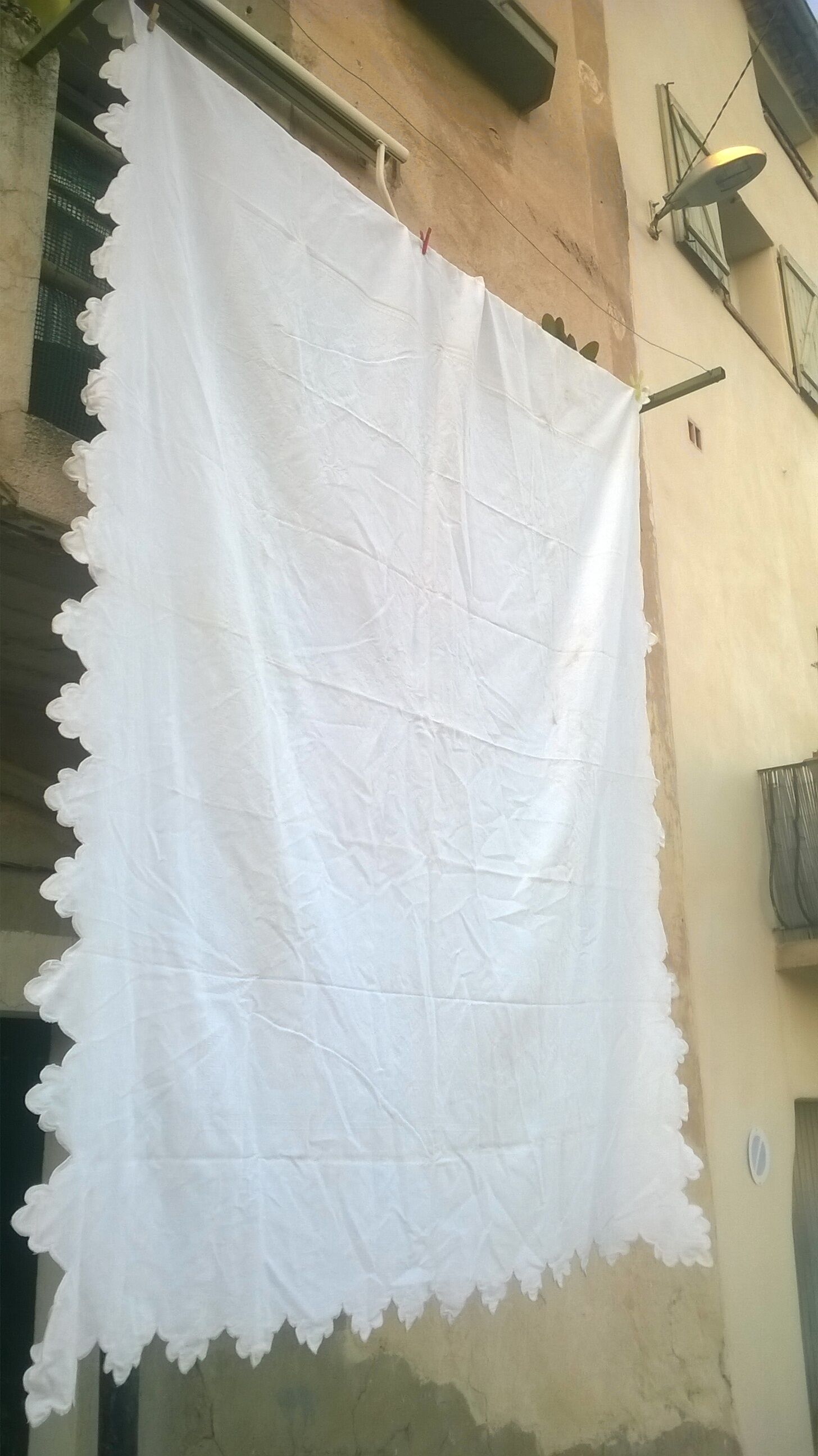 Tablecloth with vintage scalloped edge 200 X 250 cm