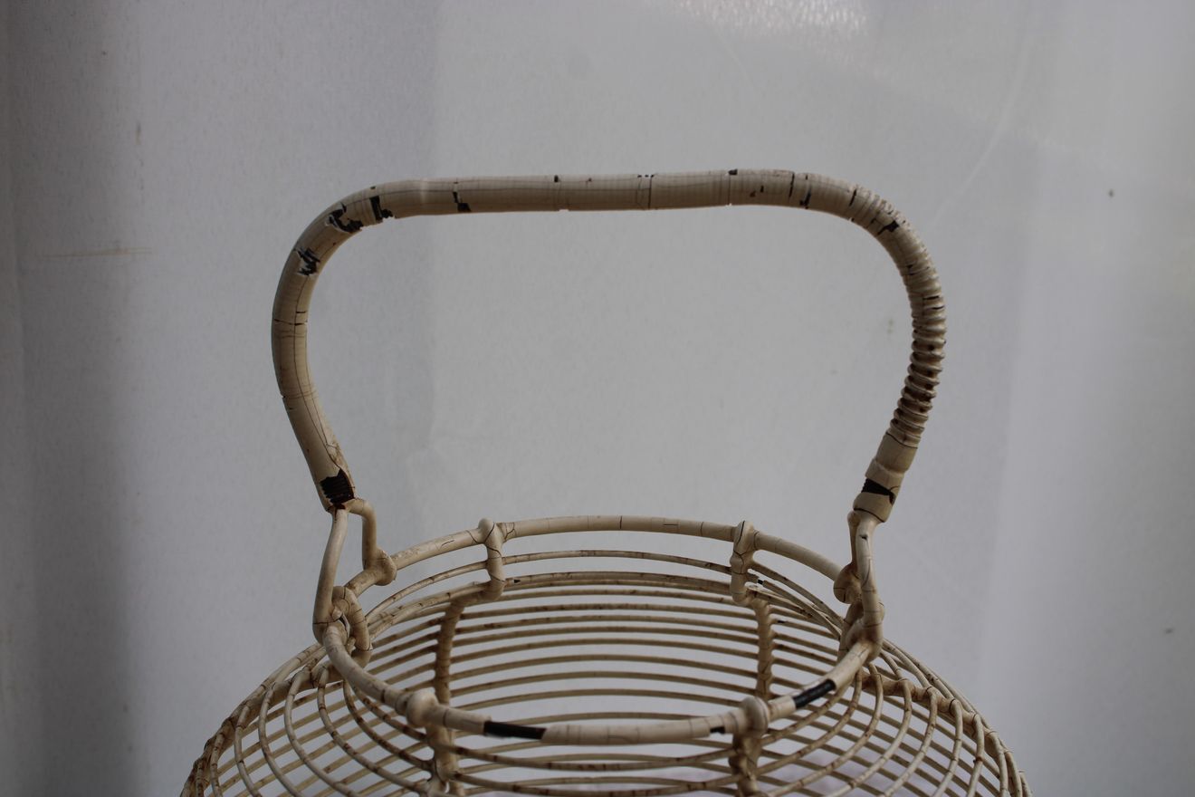 Egg basket