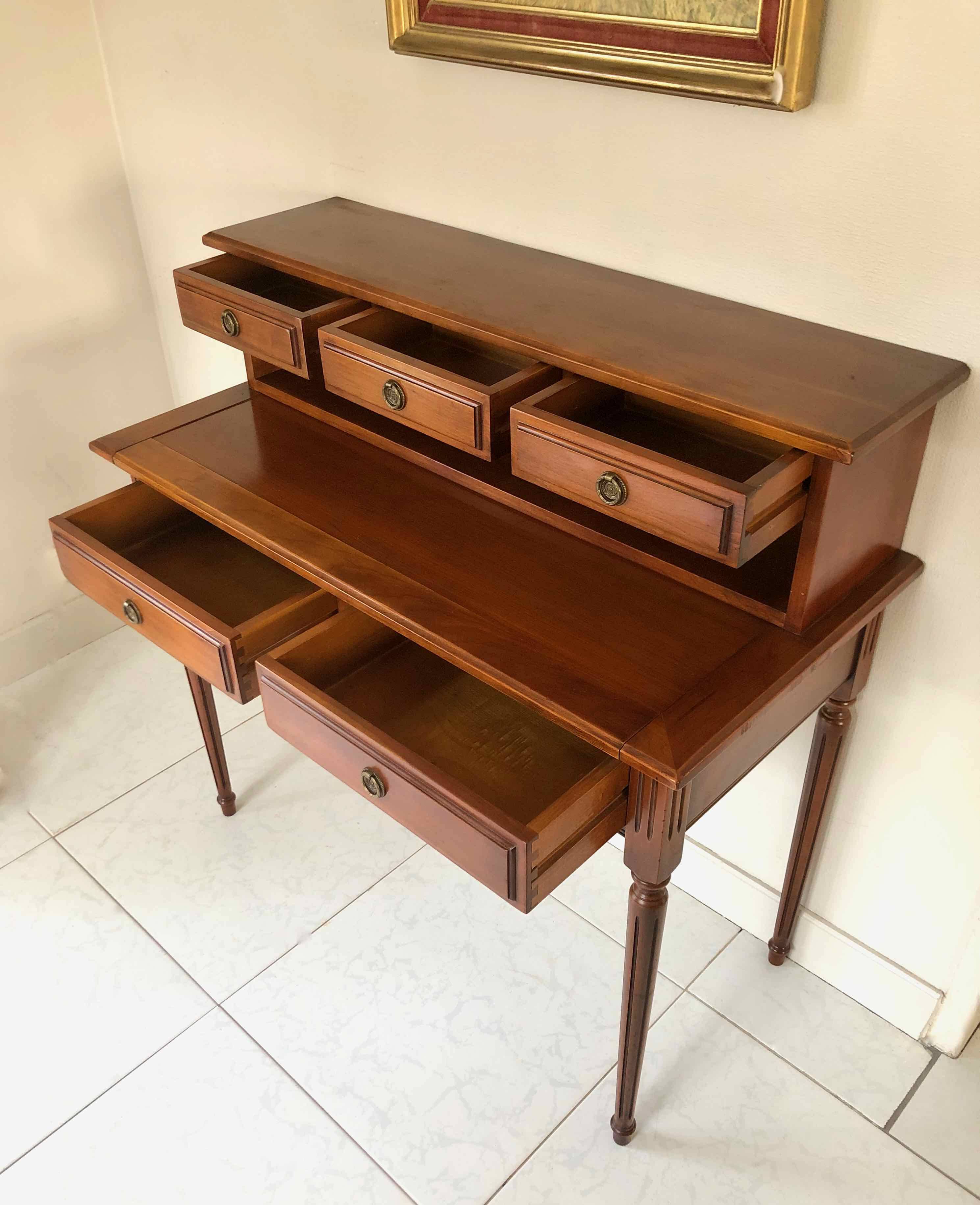 Petit bureau à gradin en merisier 1970