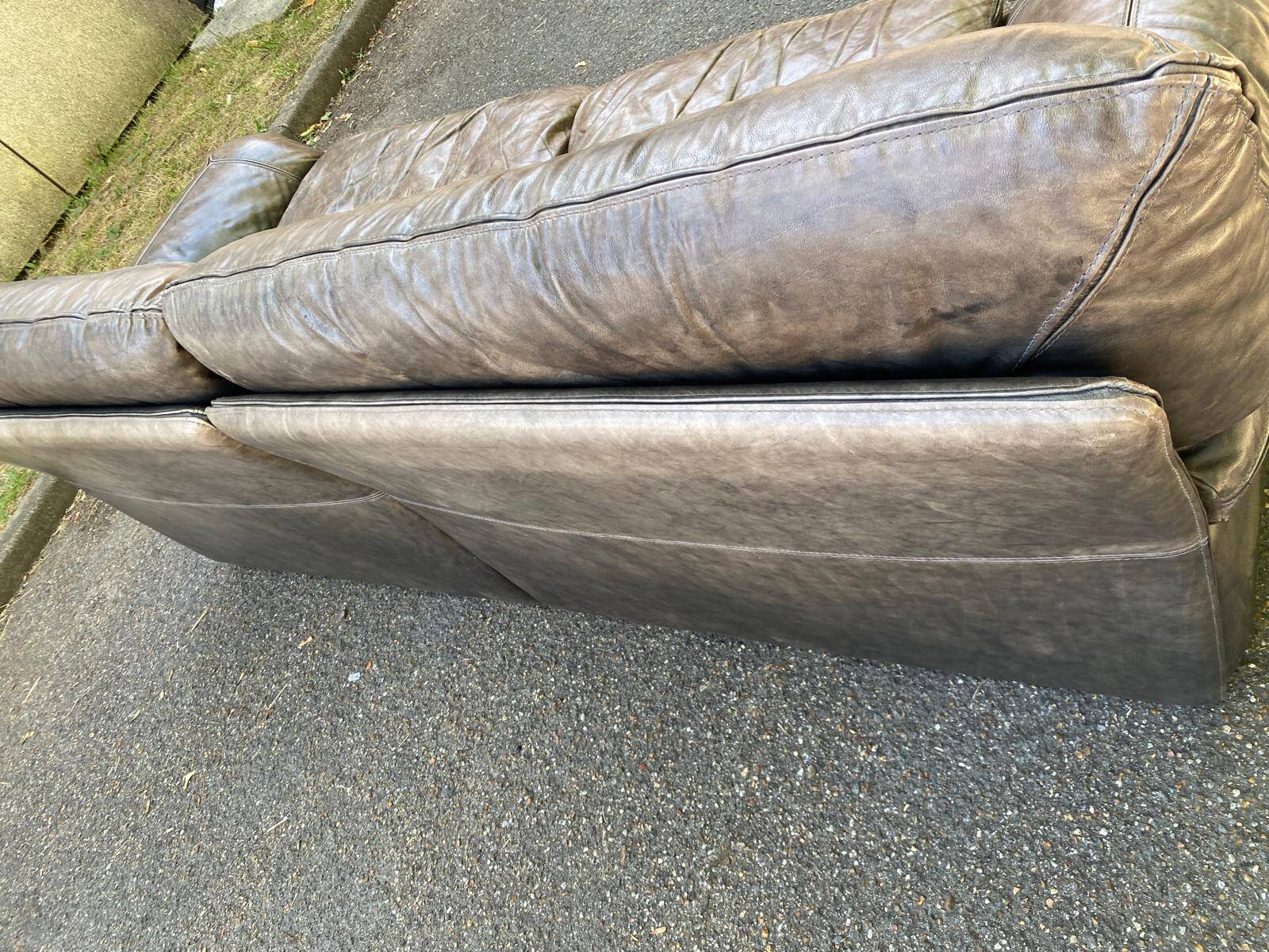 2 or 3-seater Roche Bobois sofa in genuine brown-grey leather.