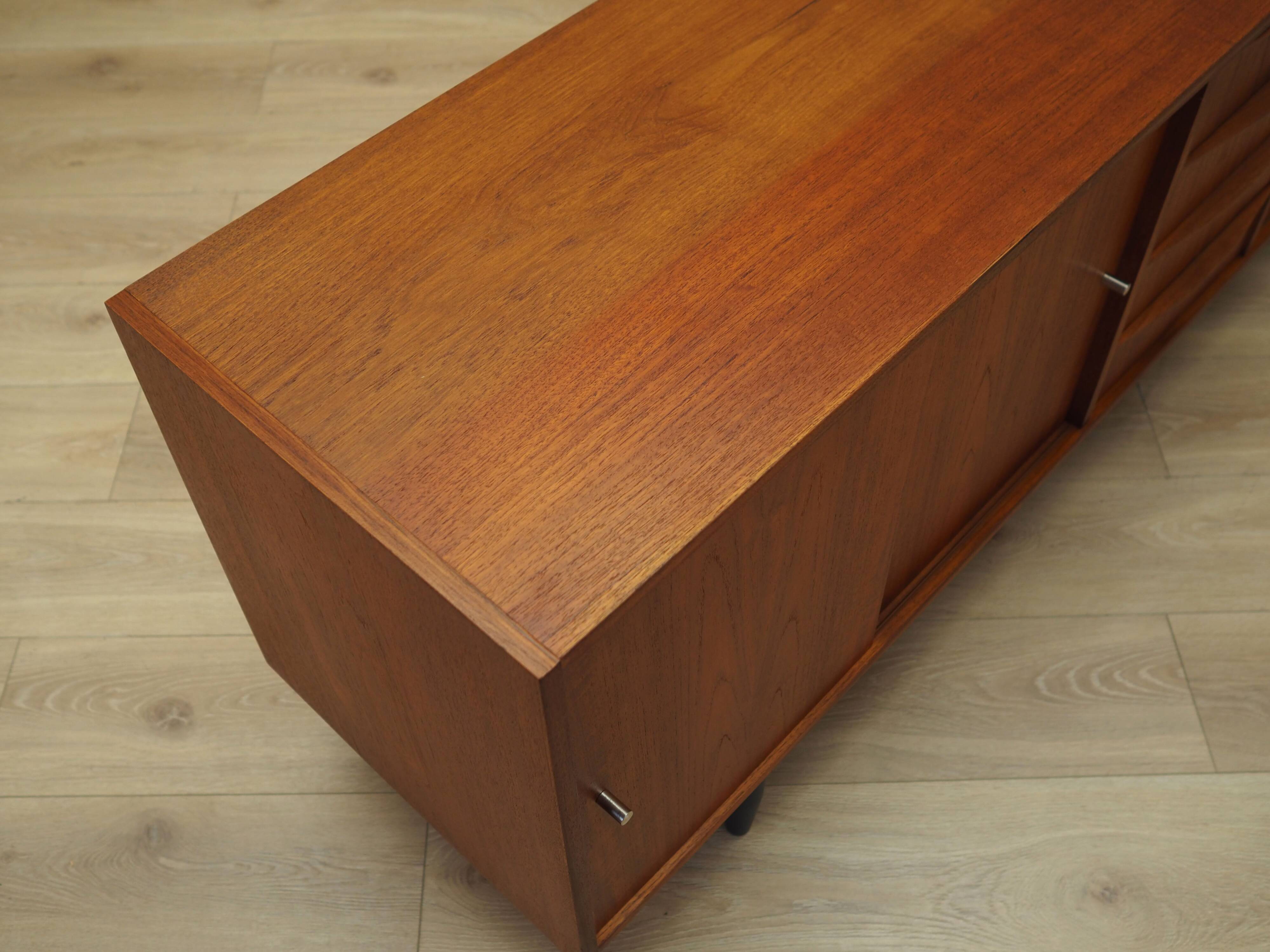 Enfilade en teck, design danois, années 1970, production : Danemark