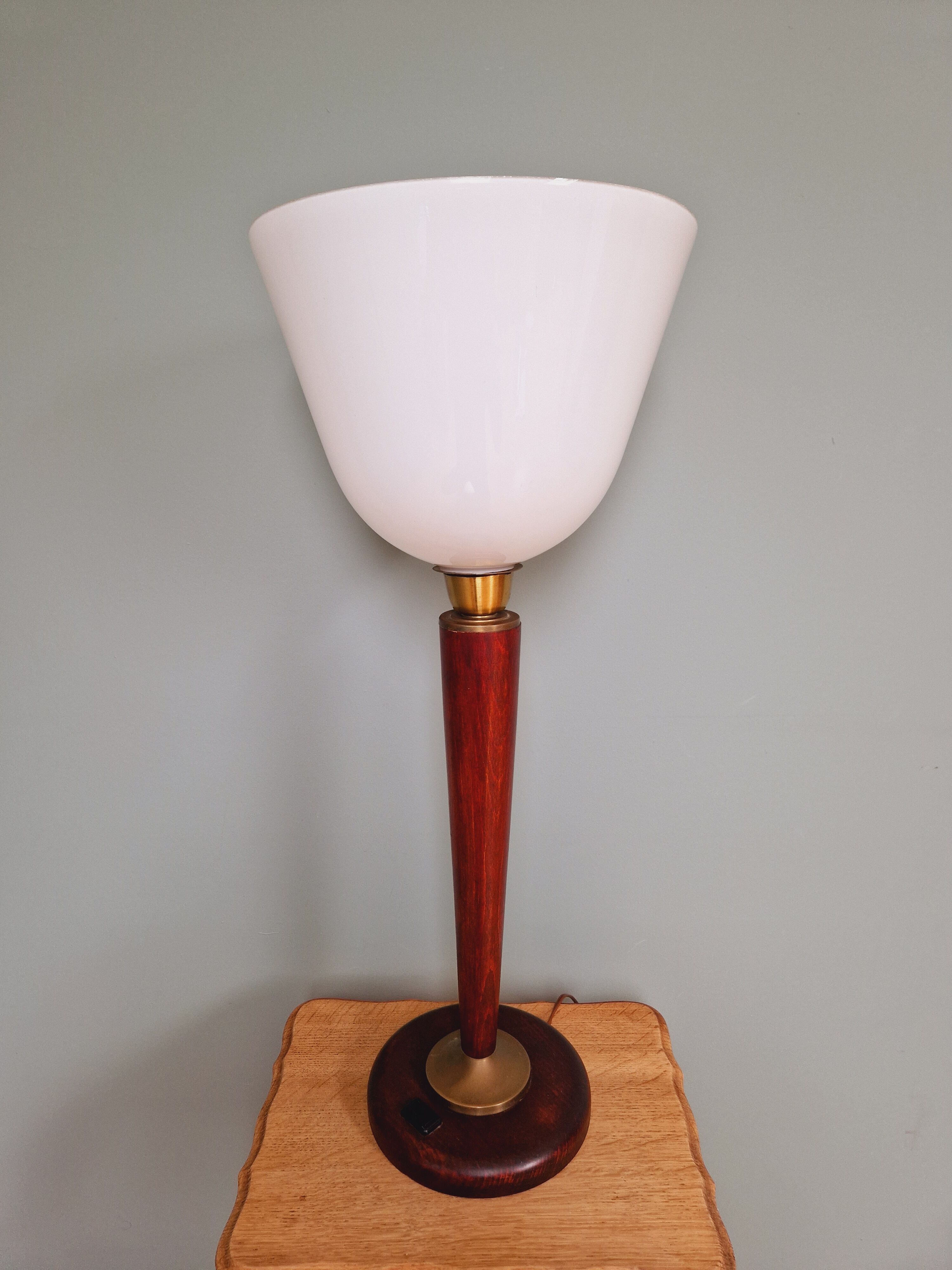 Large Art Deco lamp, in mahogany and opaline wood, 1920s-30s