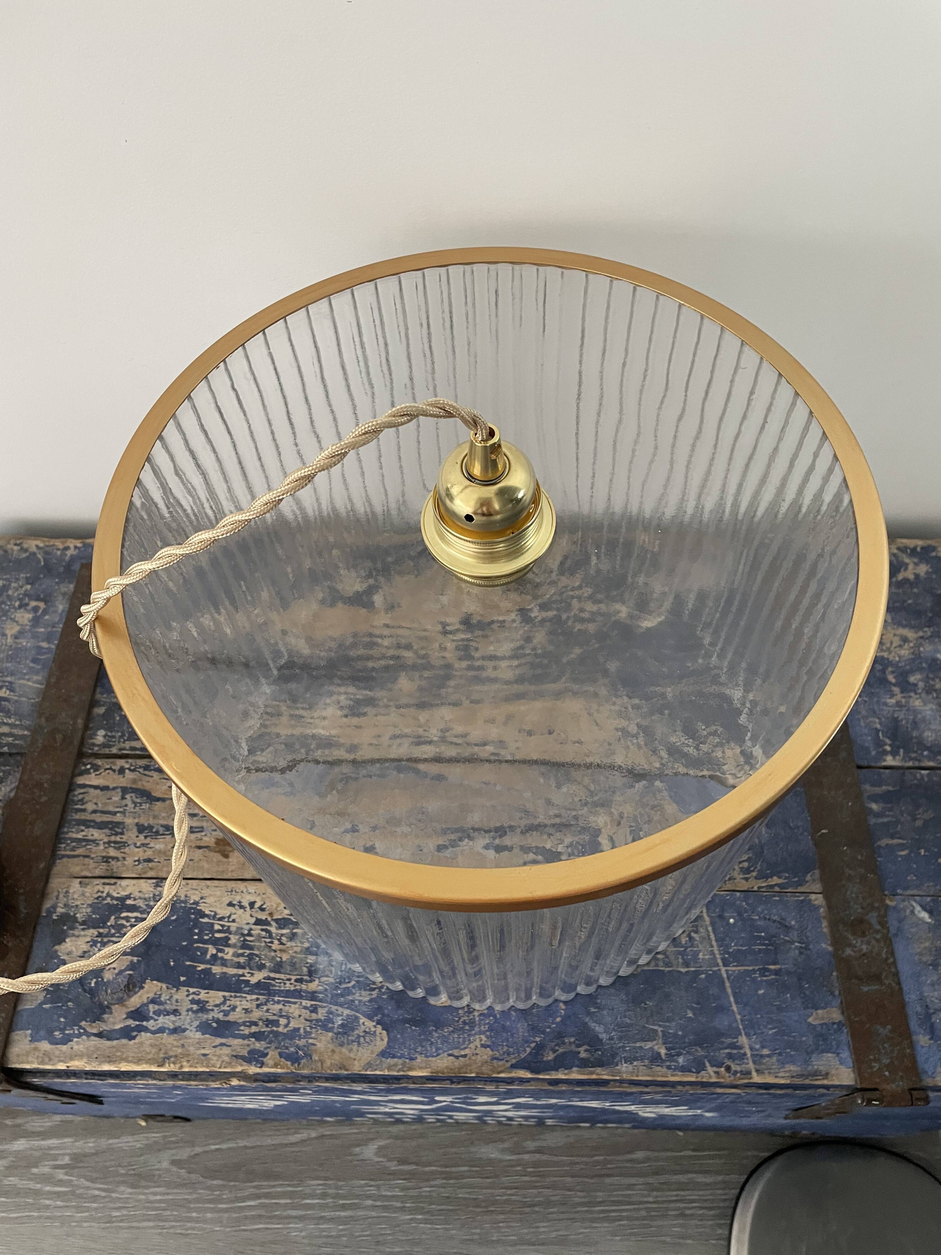 Vintage suspension lamp in electrified corrugated glass to nine