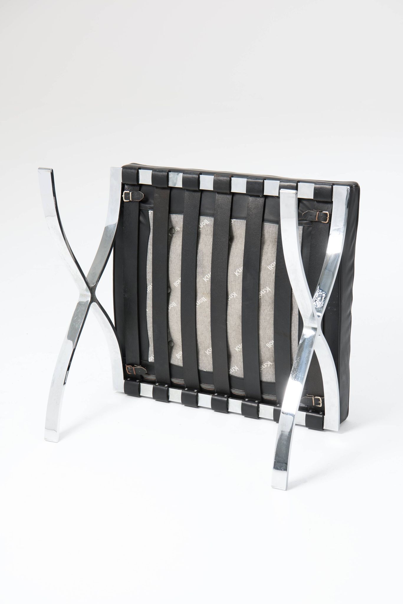 Chaise Barcelona et ottoman - MIES Van Der ROHE