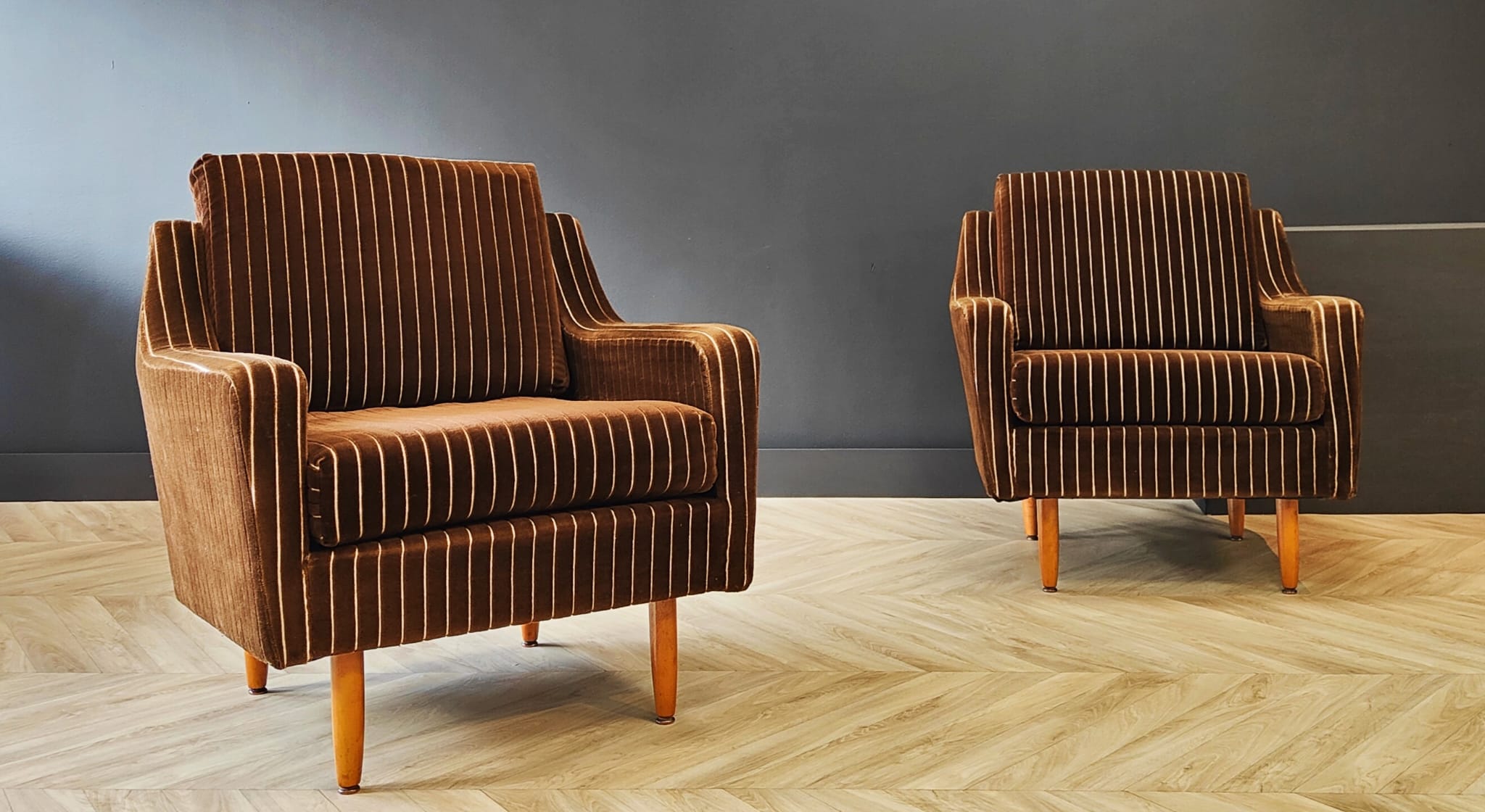 Two mid century armchairs vintage - set 2 chairs