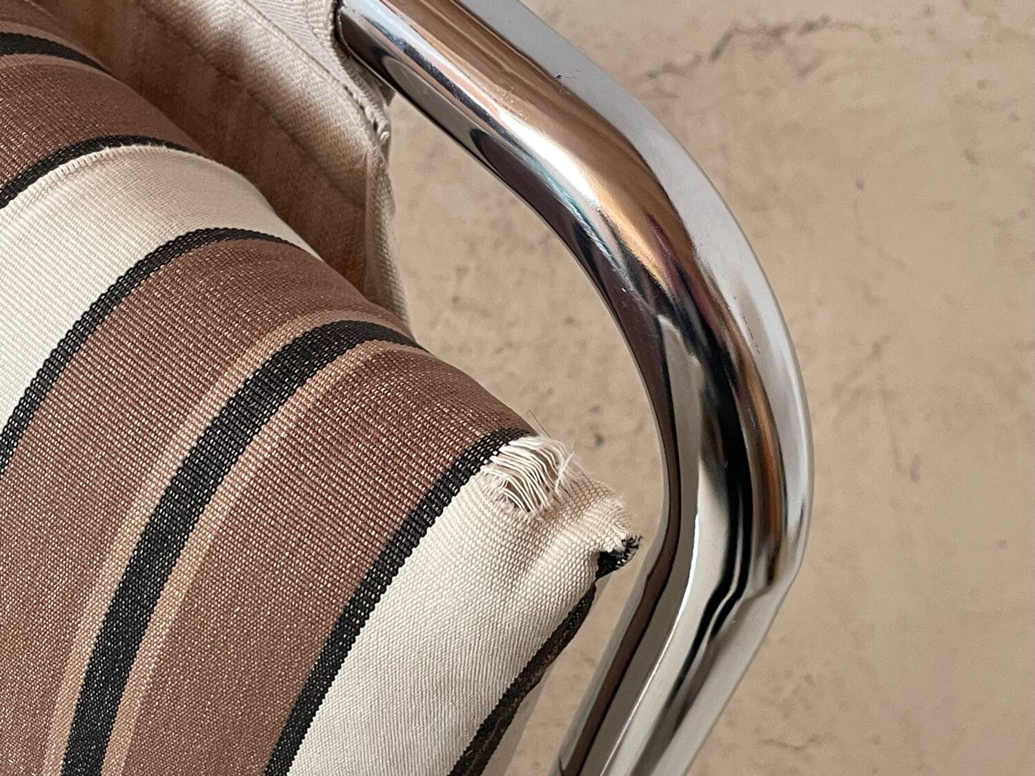 Paire de chauffeuses cantilever 1970