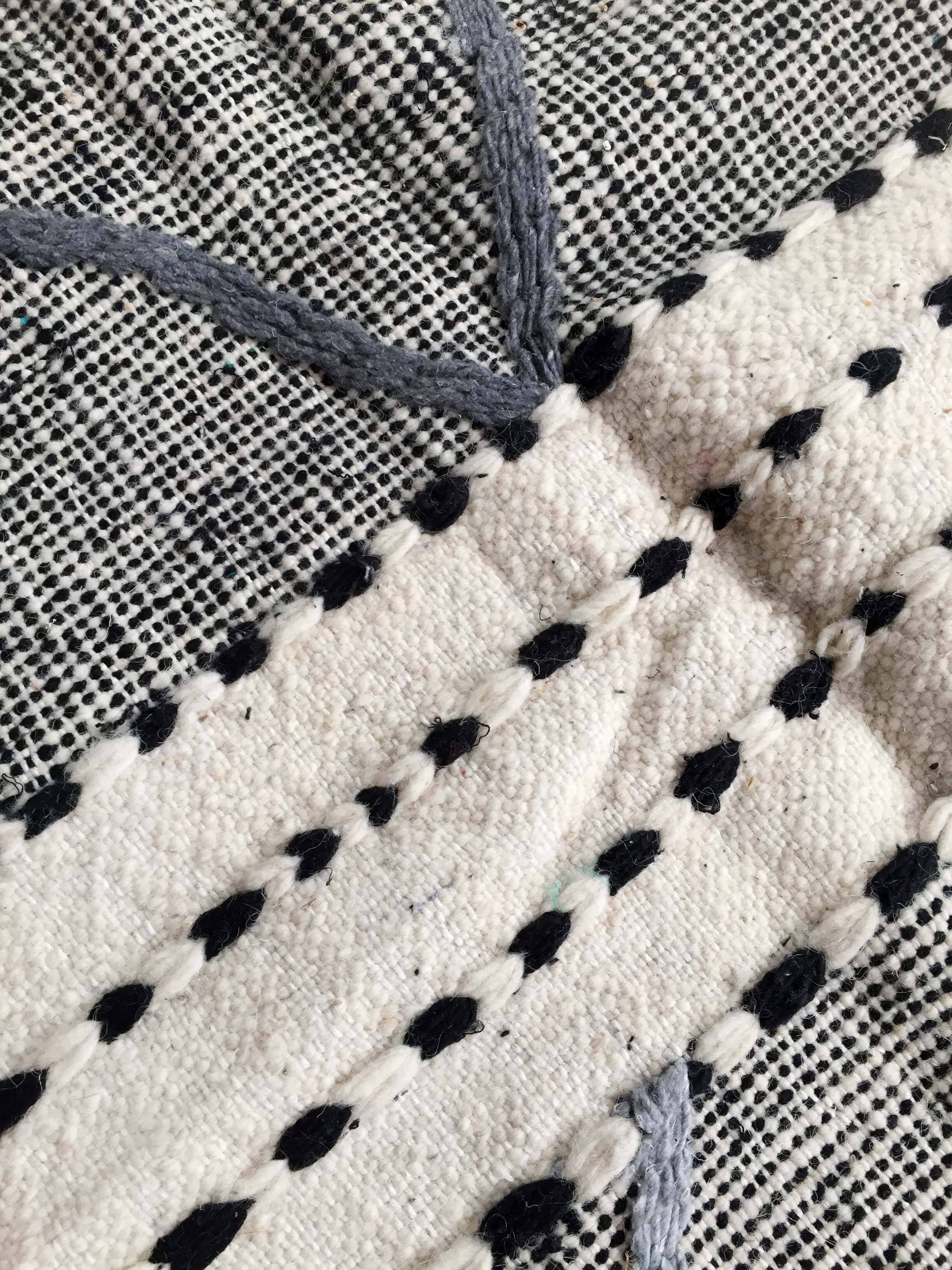 Moroccan Berber kilim Zanafi black and white 3.10x1.80m