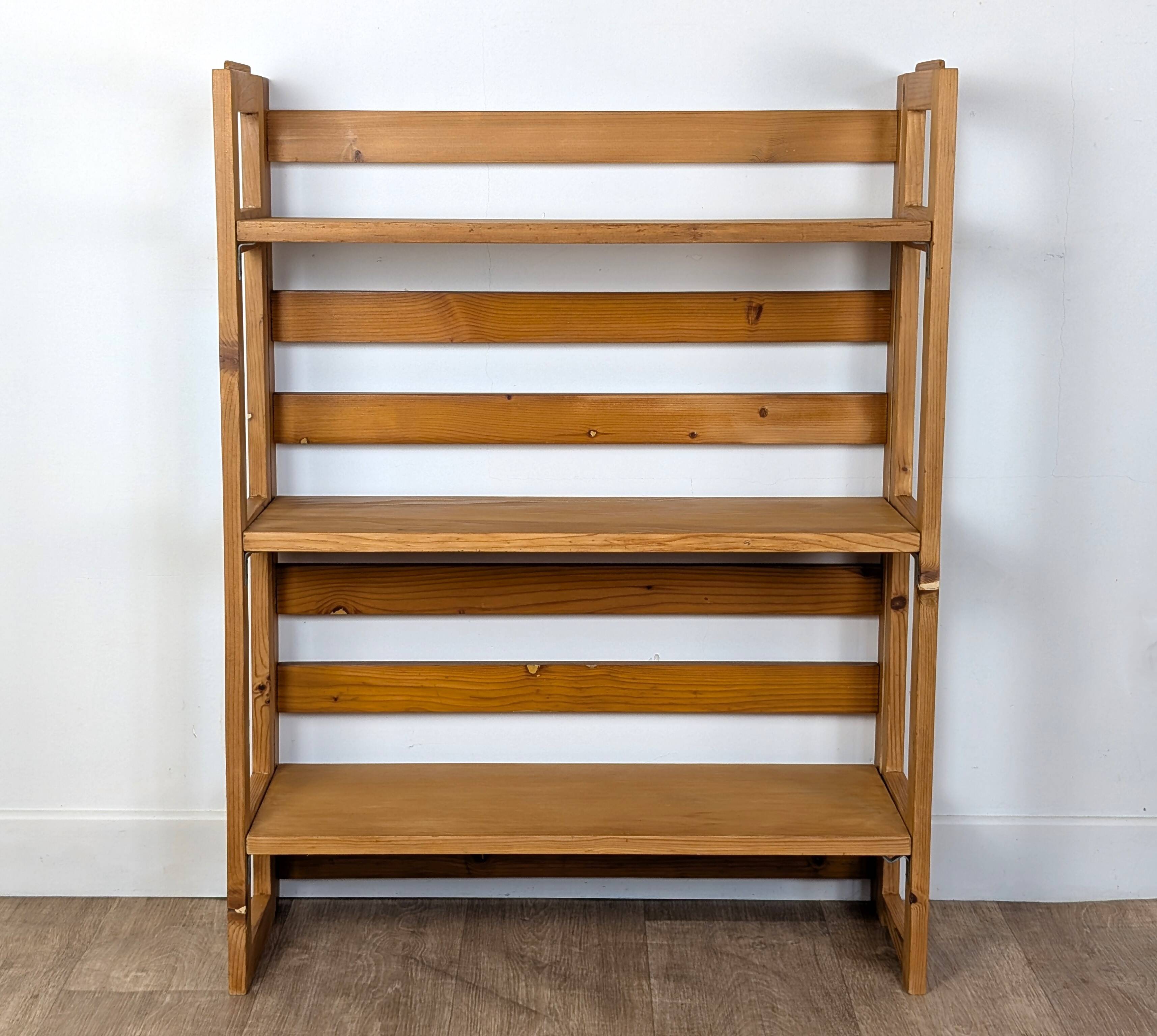 Folding bookcase shelf