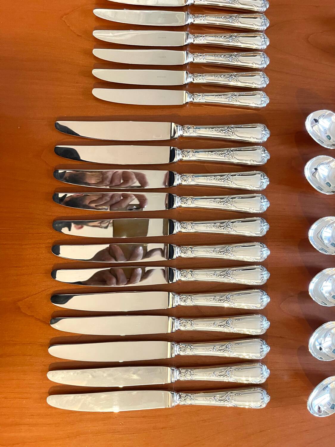 Ercuis cutlery set, 124 pieces, Louis XV style, in near-new condition.