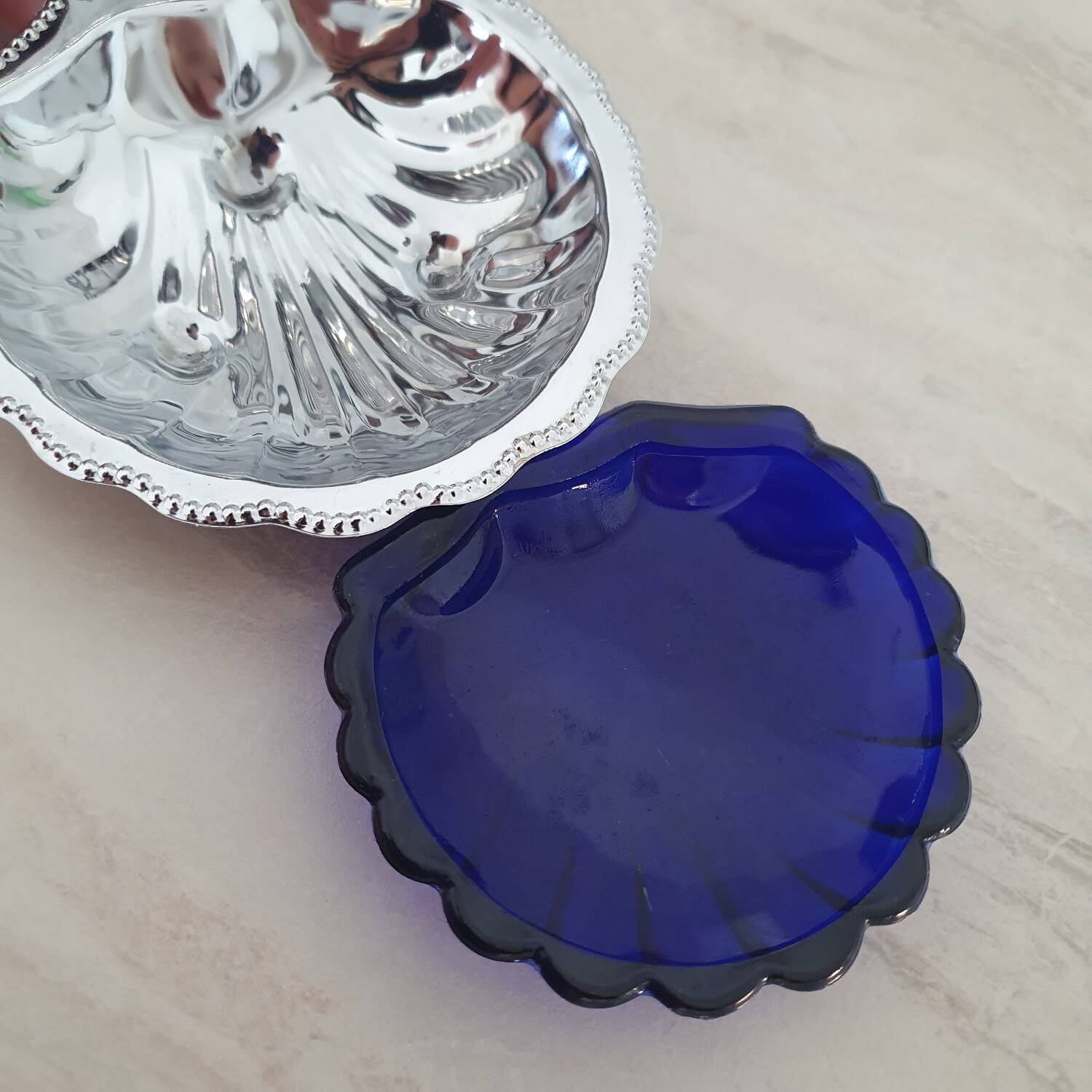 Beurrier coquillage Saint Jacques en inox et sa coupelle bleue