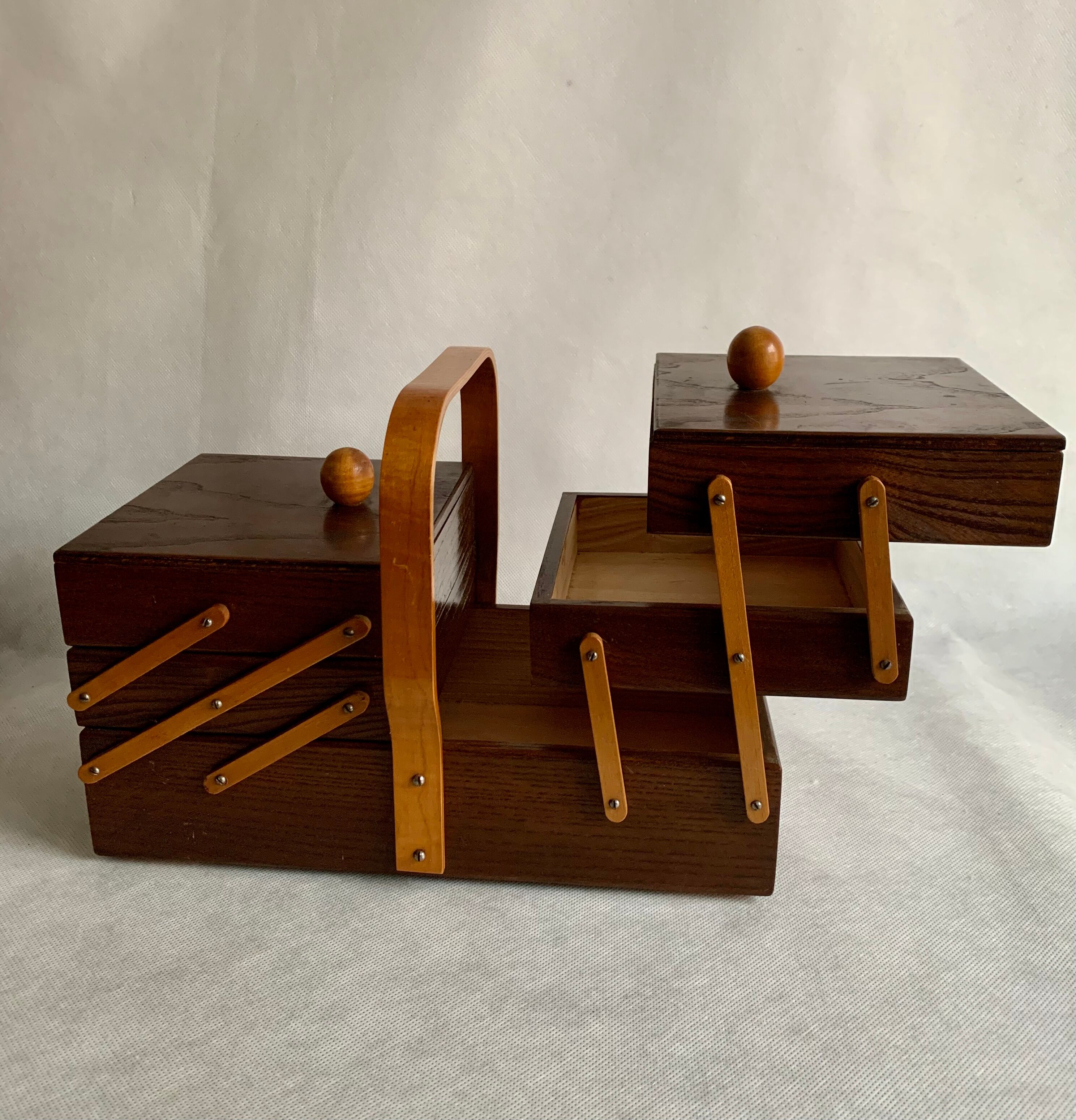 Panier à coudre en bois, années 1960