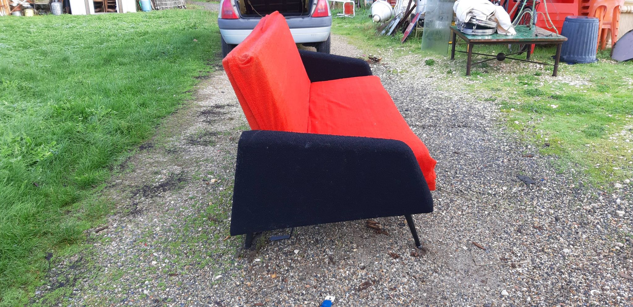 Canapé vintage tissus rouge et noir