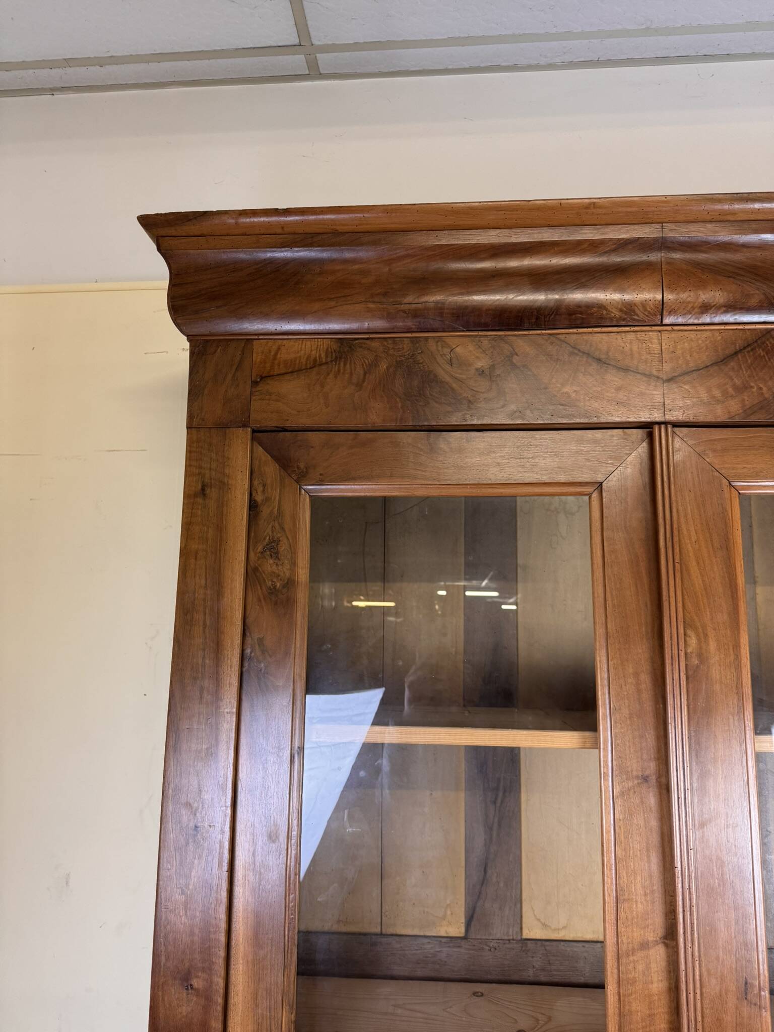 Superb Louis Philippe period bookcase in walnut circa 1830