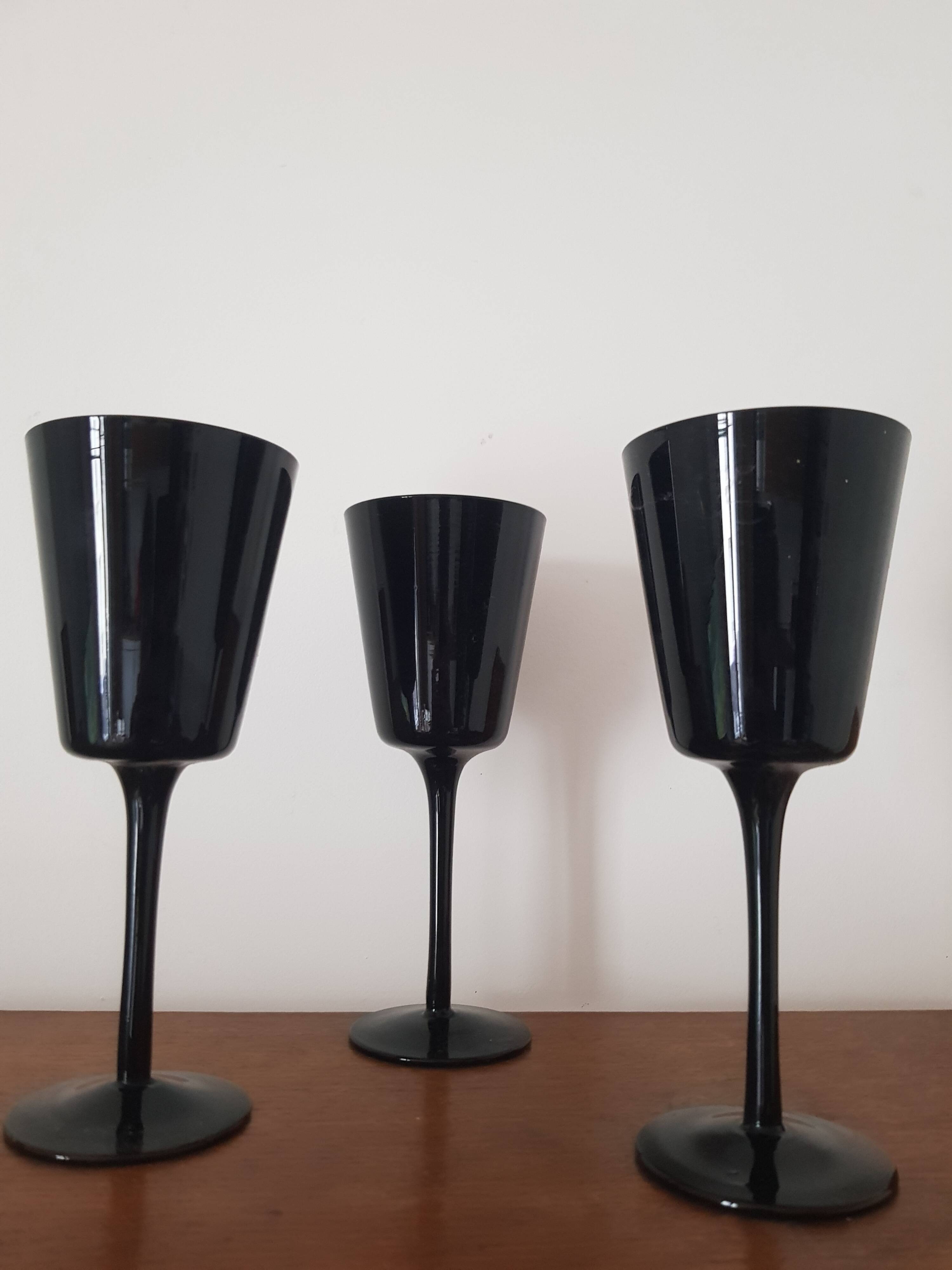 Set of 3 black crystal wine glasses