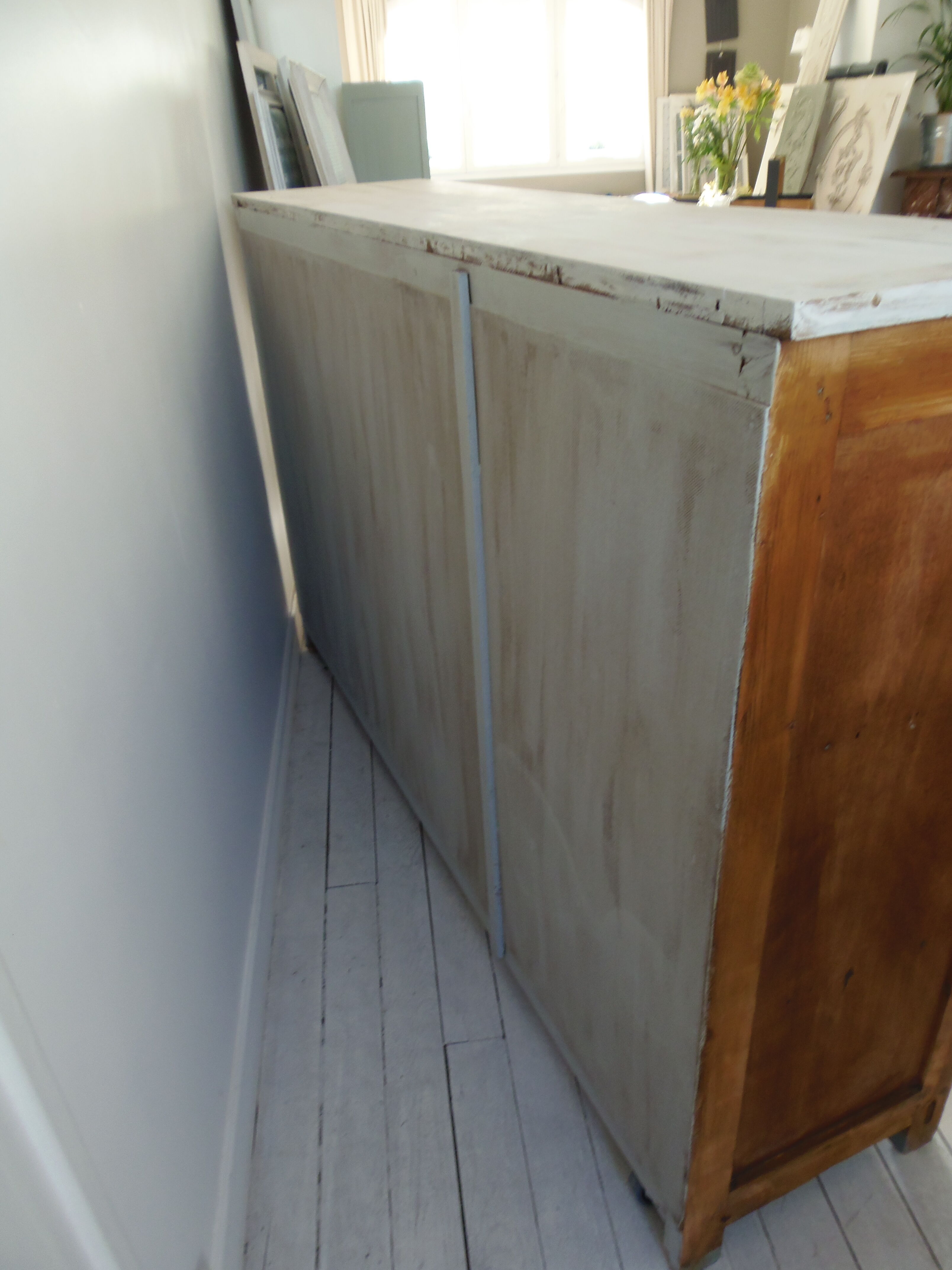 Furniture vintage skateboard straight out of an old shop, tray polished finishing bleached oak, the wax Cabinet medium oak, 2 sliding doors.