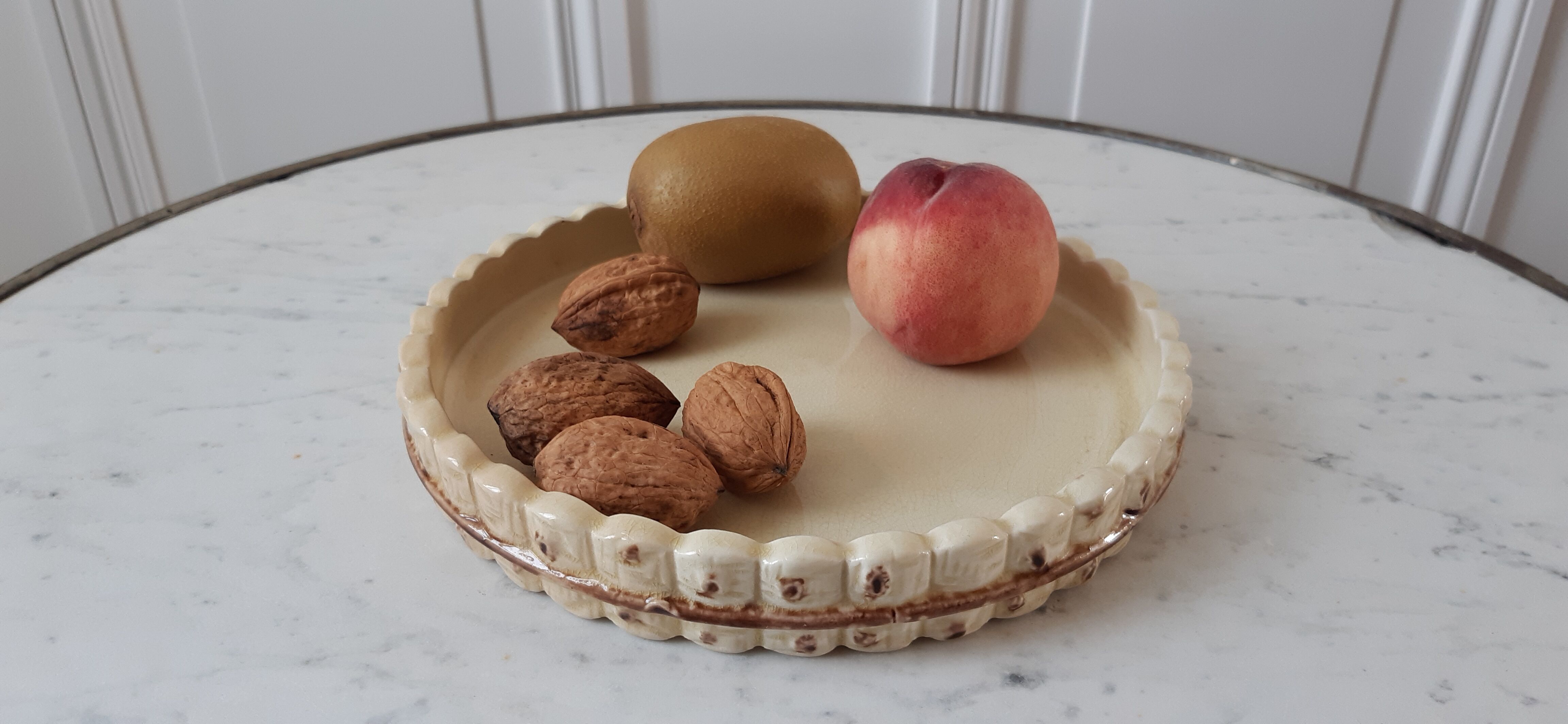 Slurry dish early nineteenth century