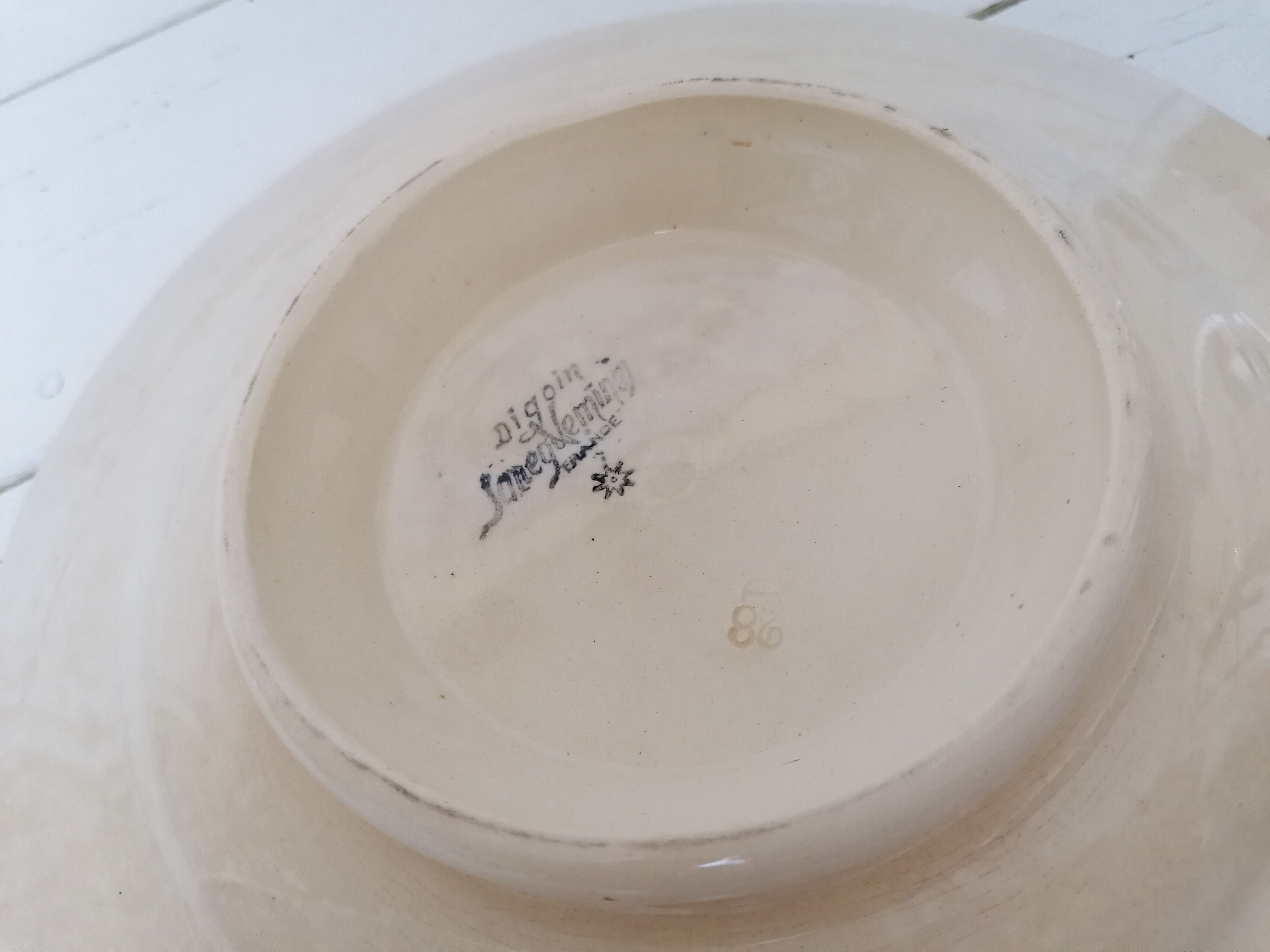 Sarreguemines earthenware cake holder