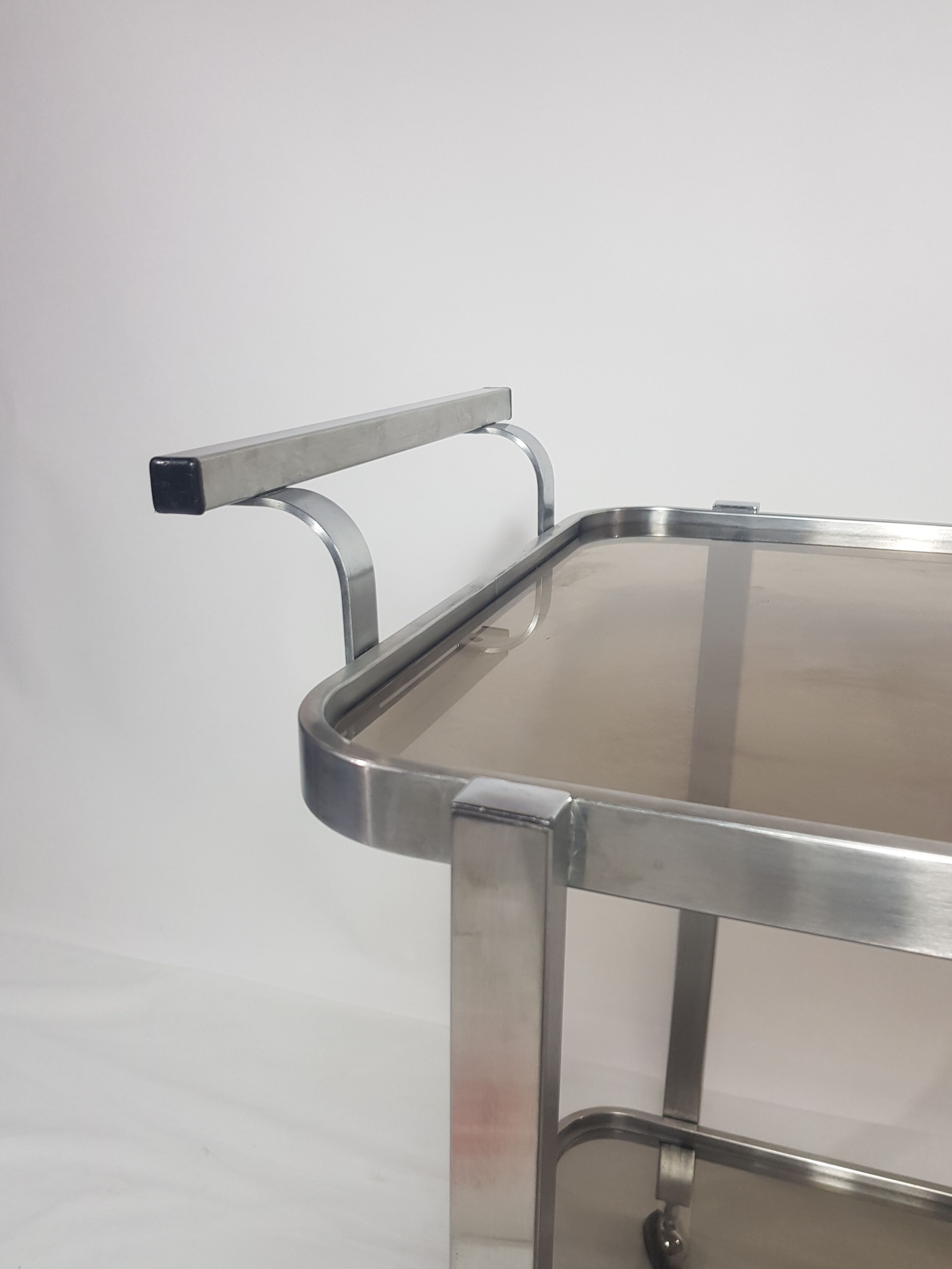 Chariot de service acier brossé et verre fumé années 70