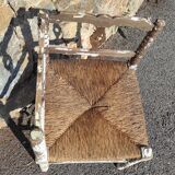 Wooden corner chair with seat mulched