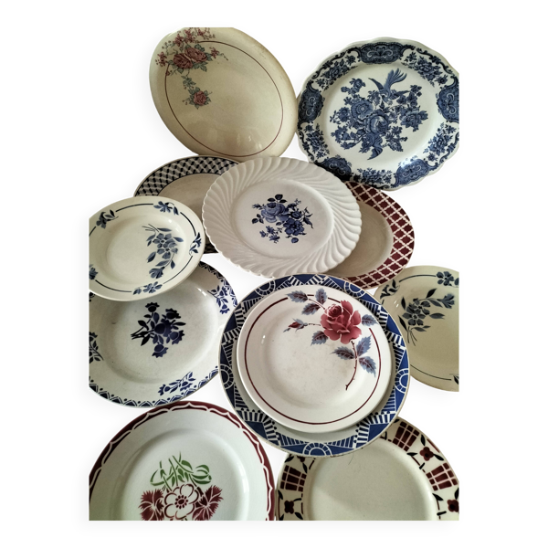 Ensemble de 12 assiettes en terre de fer – Bleu & rouge profond