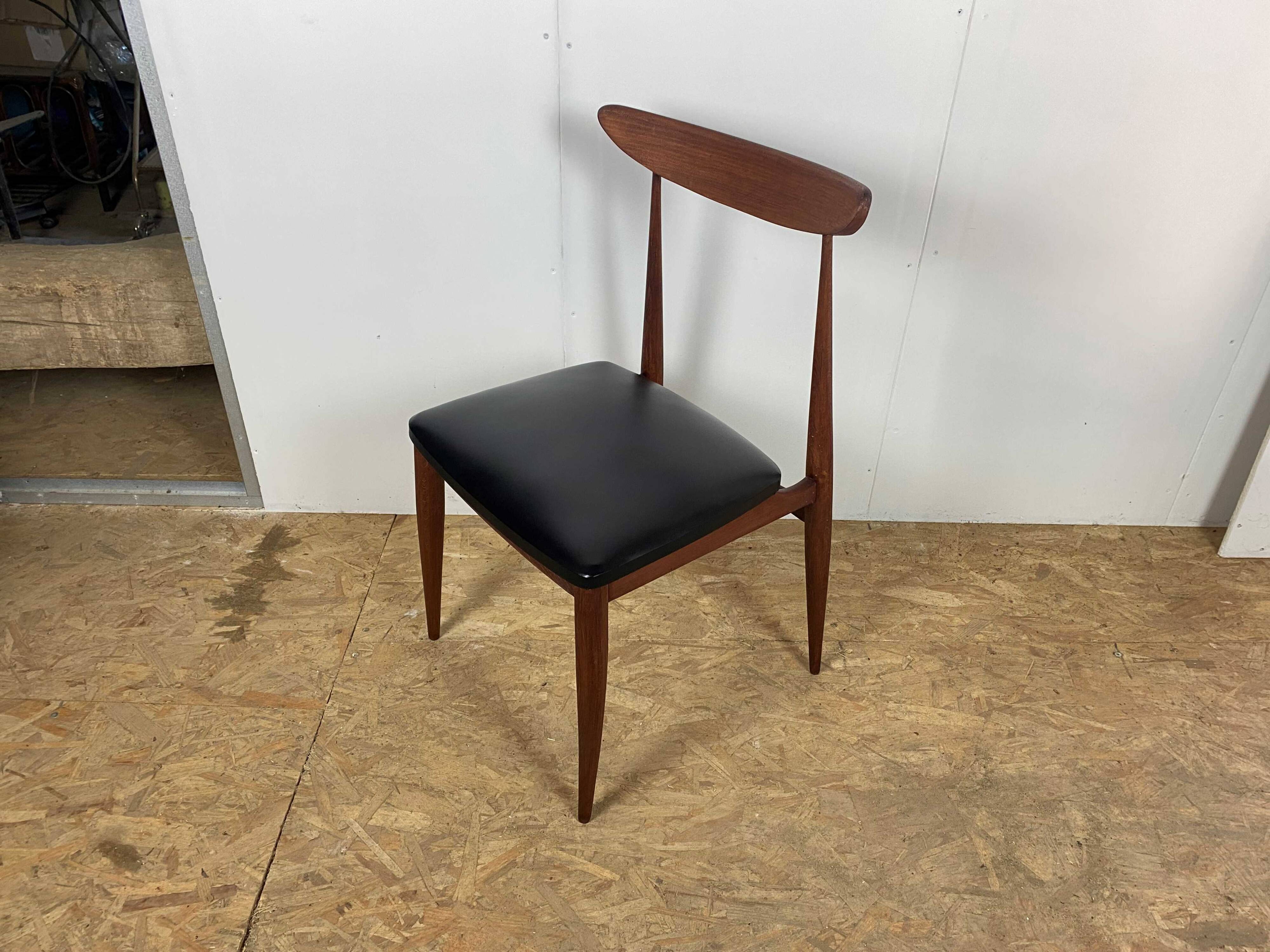 A vintage Scandinavian teak skai chair from AN60