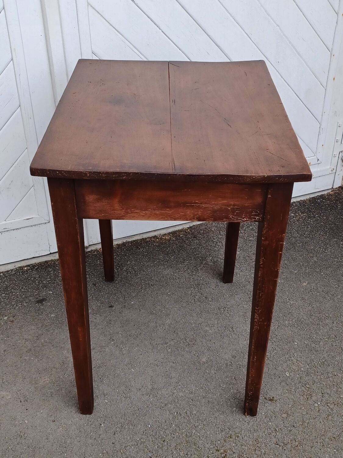 Small country table