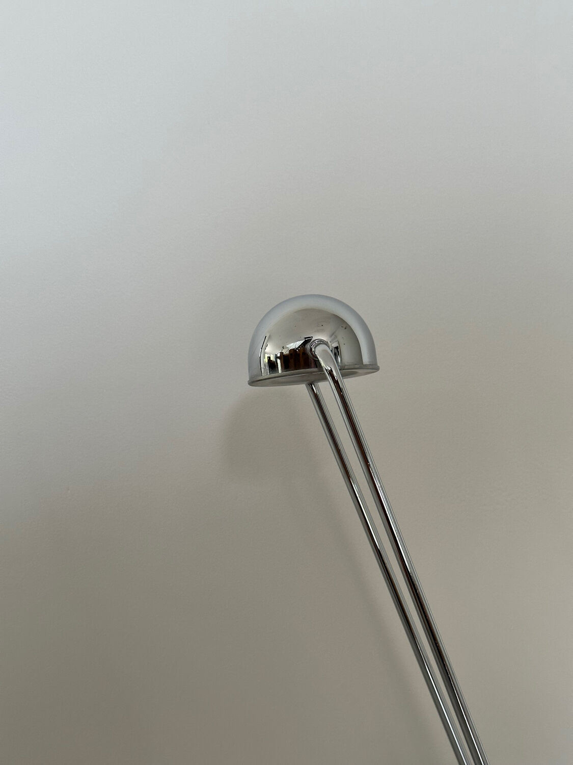 Lampe design de bureau à poser chromée vers 1980