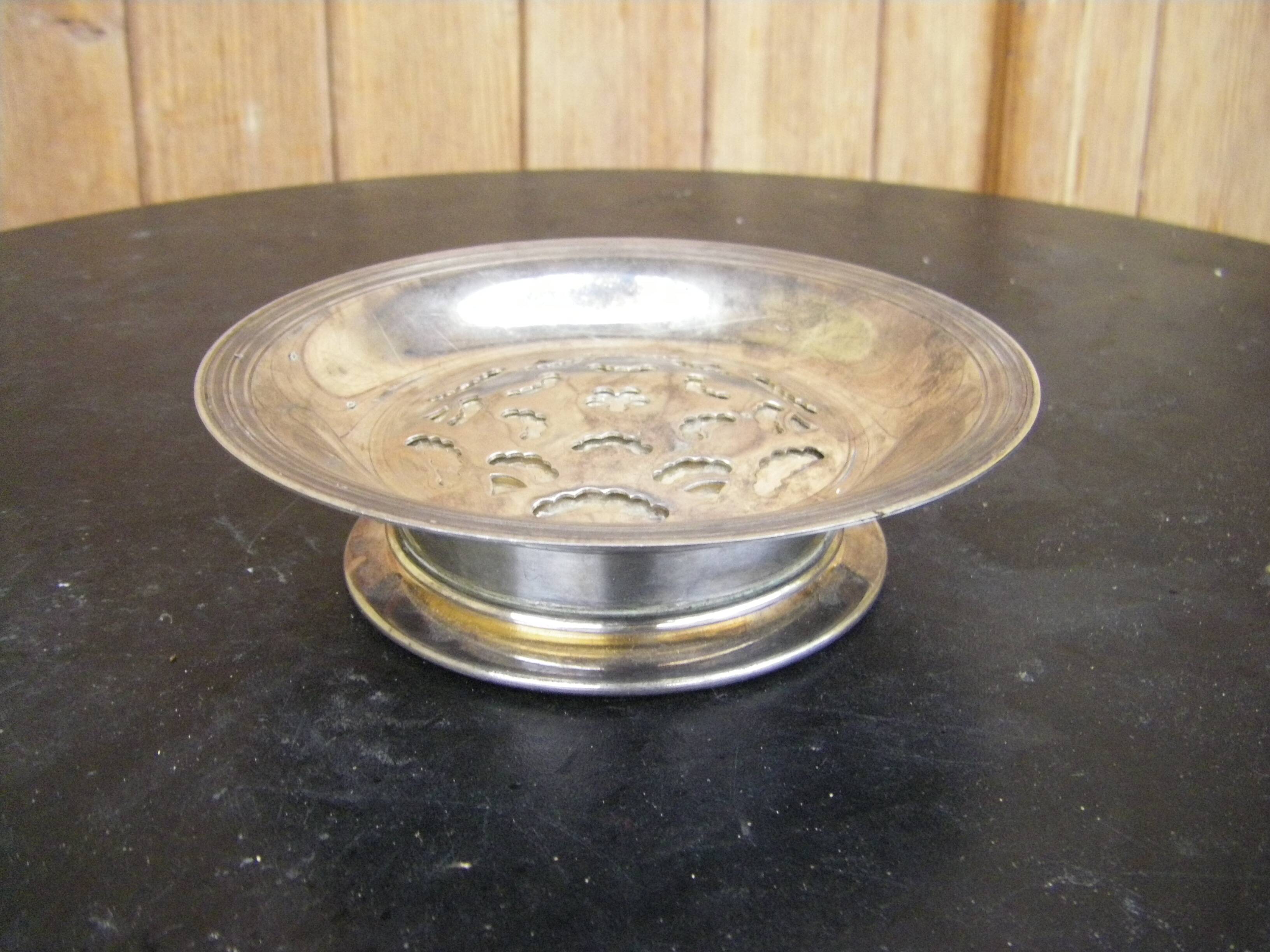 Coquillor style butter dish in silver metal