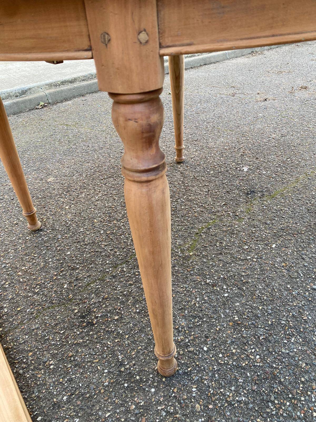 Table à manger ronde extensible rénovée Louis Philippe 120-220cm 19ème