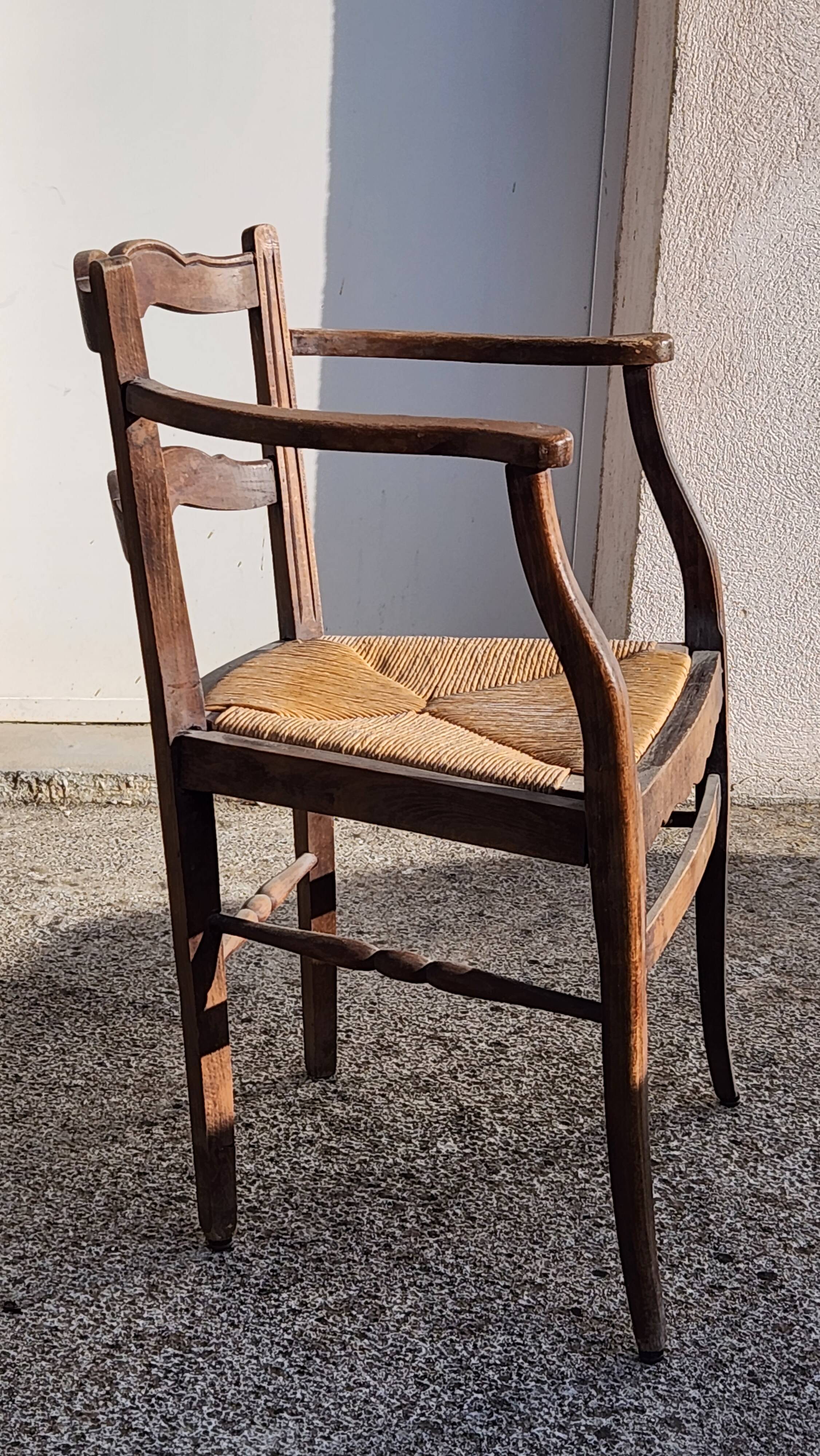 Rustic armchair made of wood and straw