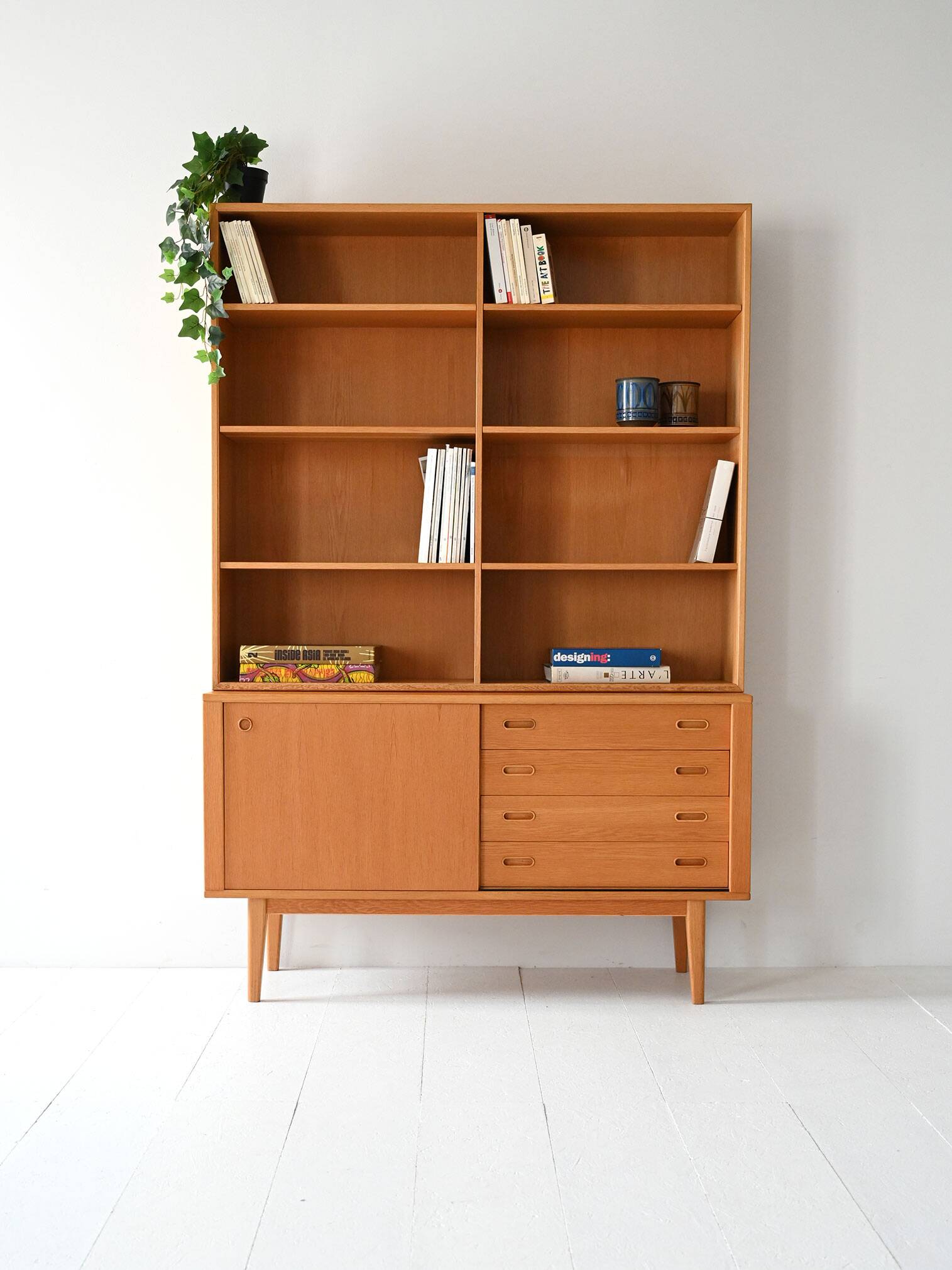 Bibliothèque de rangement vintage scandinave en chêne