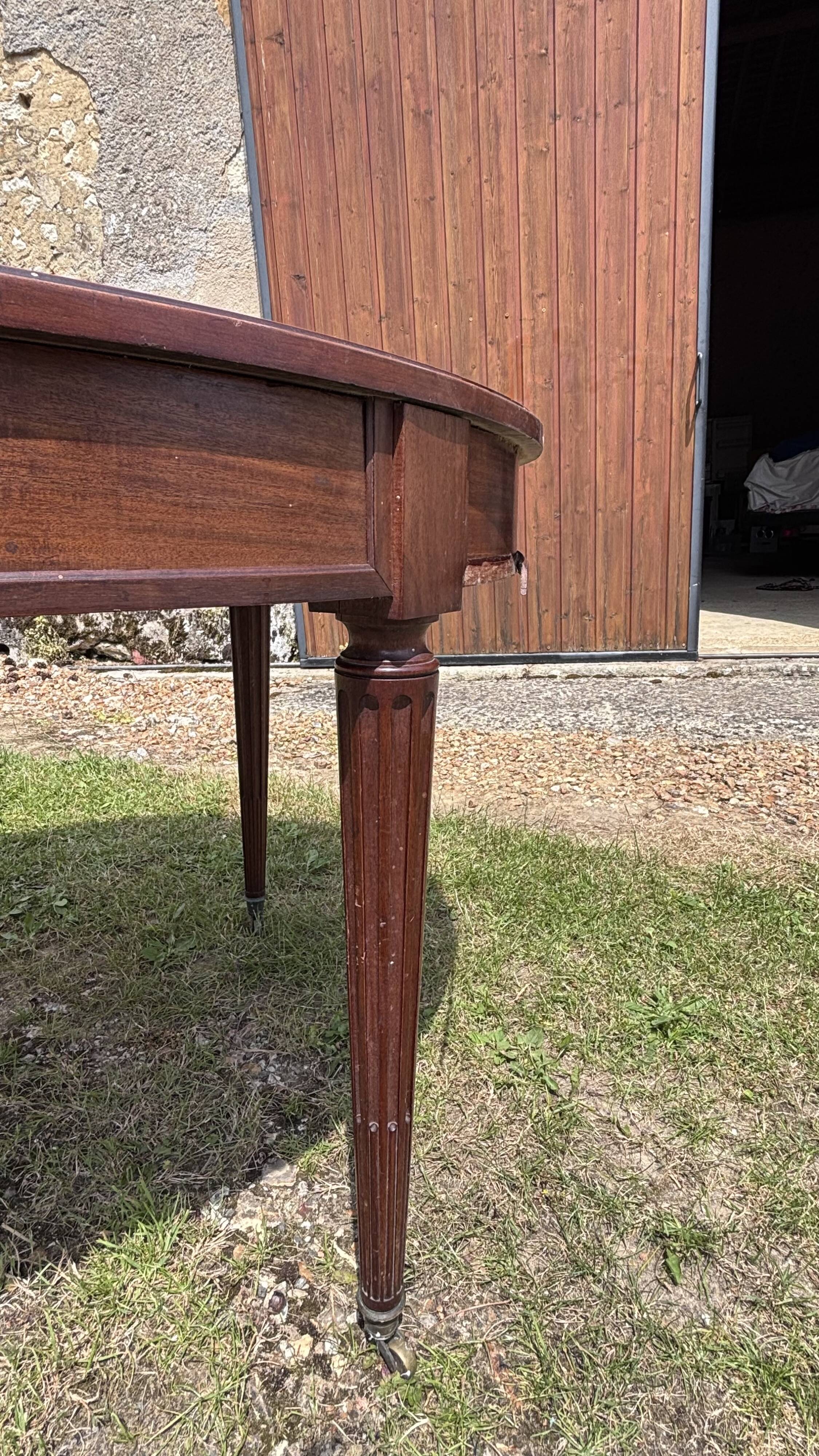 Grande table ovale Louis XVI d'époque en acajou