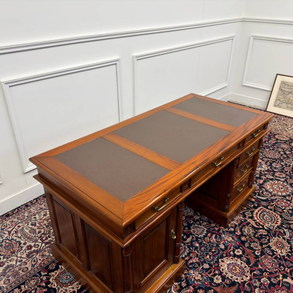 Classic English Desk Brown Leather