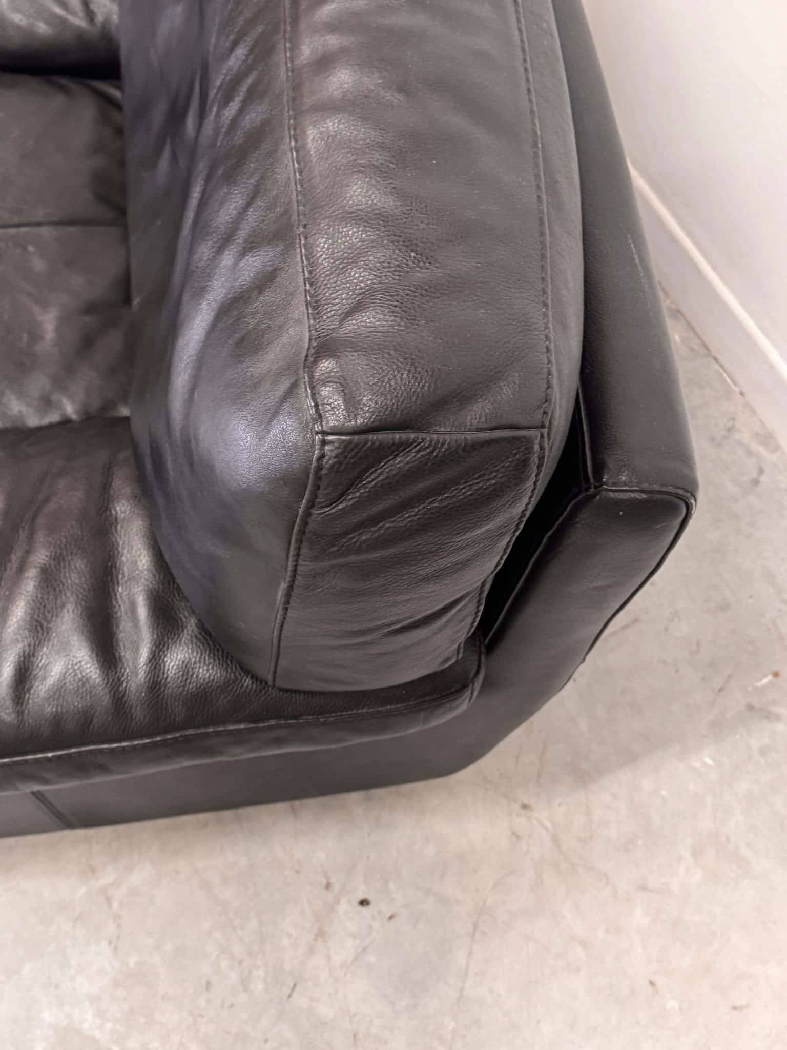 Vintage Ligne Roset armchair – Model Soleil Noir (1990) – Black leather