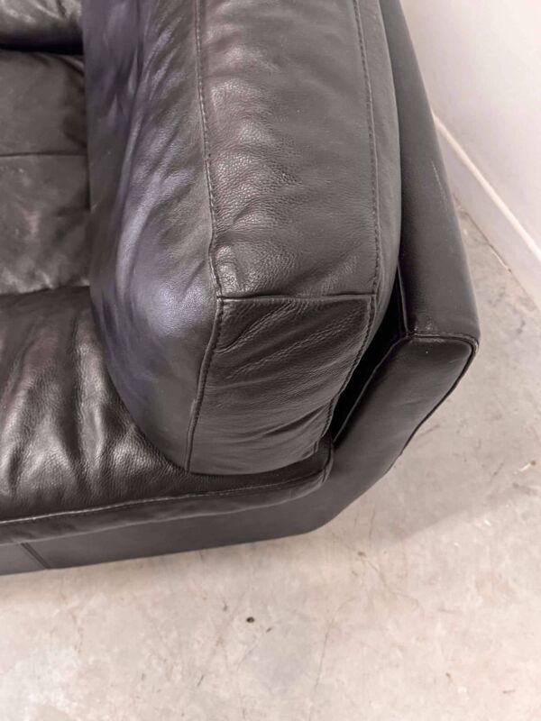 Fauteuil vintage Ligne Roset – Modèle Soleil Noir (1990) – Cuir noir