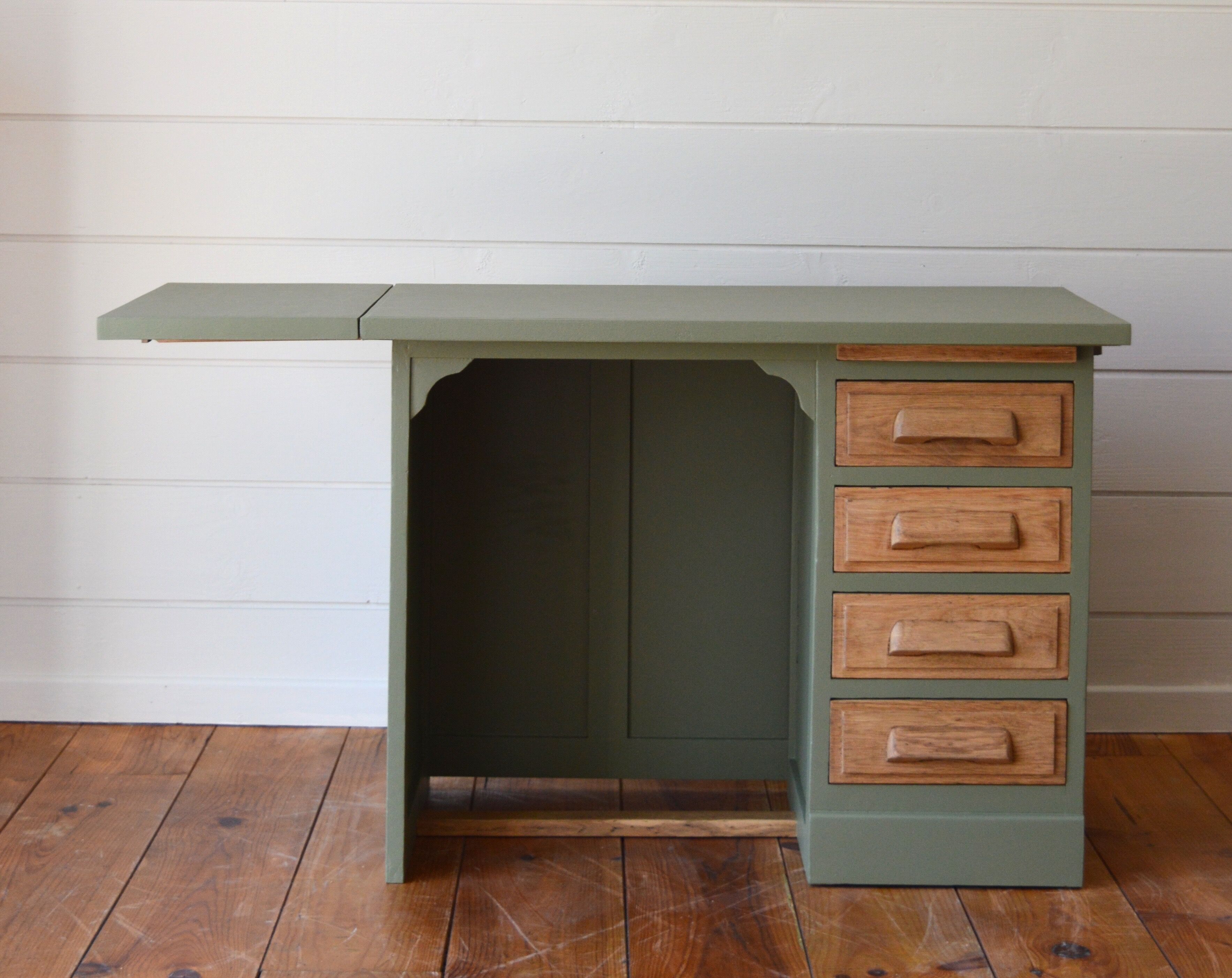 Children's desk