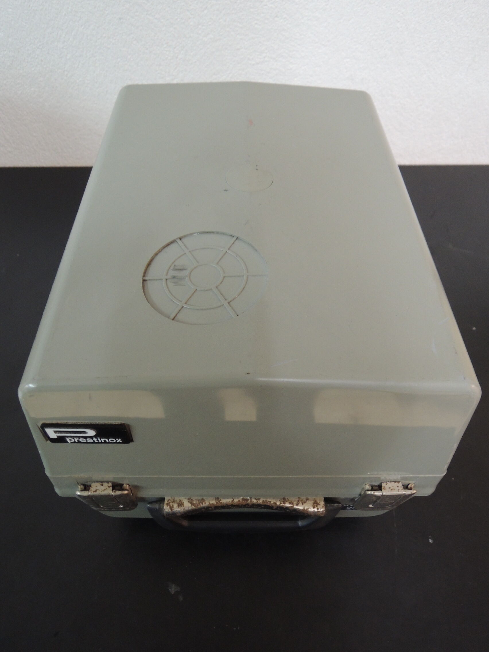 Prestrinox slide projector