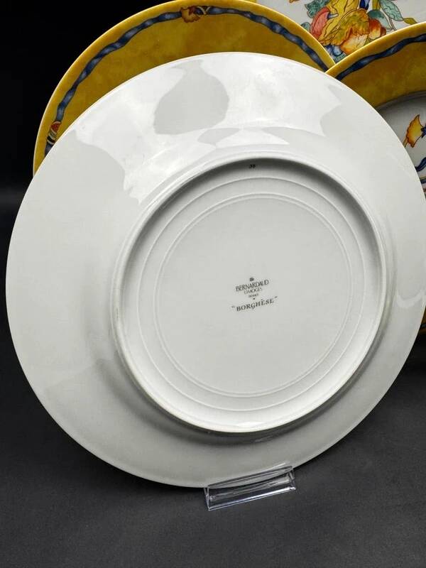 6 assiettes Bernardaud Limoges Borghese décor jaune fruits et ruban bleu