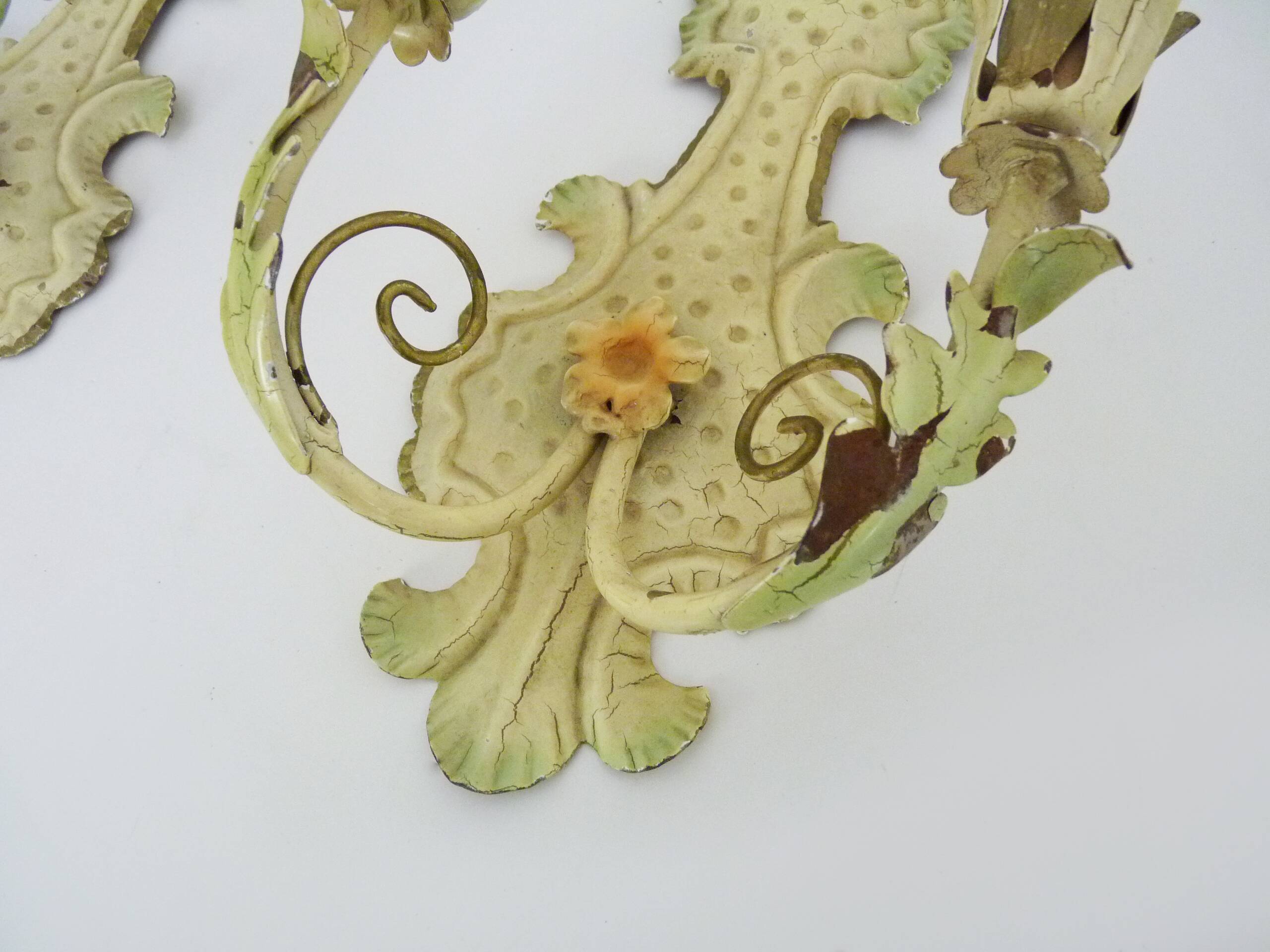 Pair of Italian wall lights in cream-colored sheet metal. 1970s