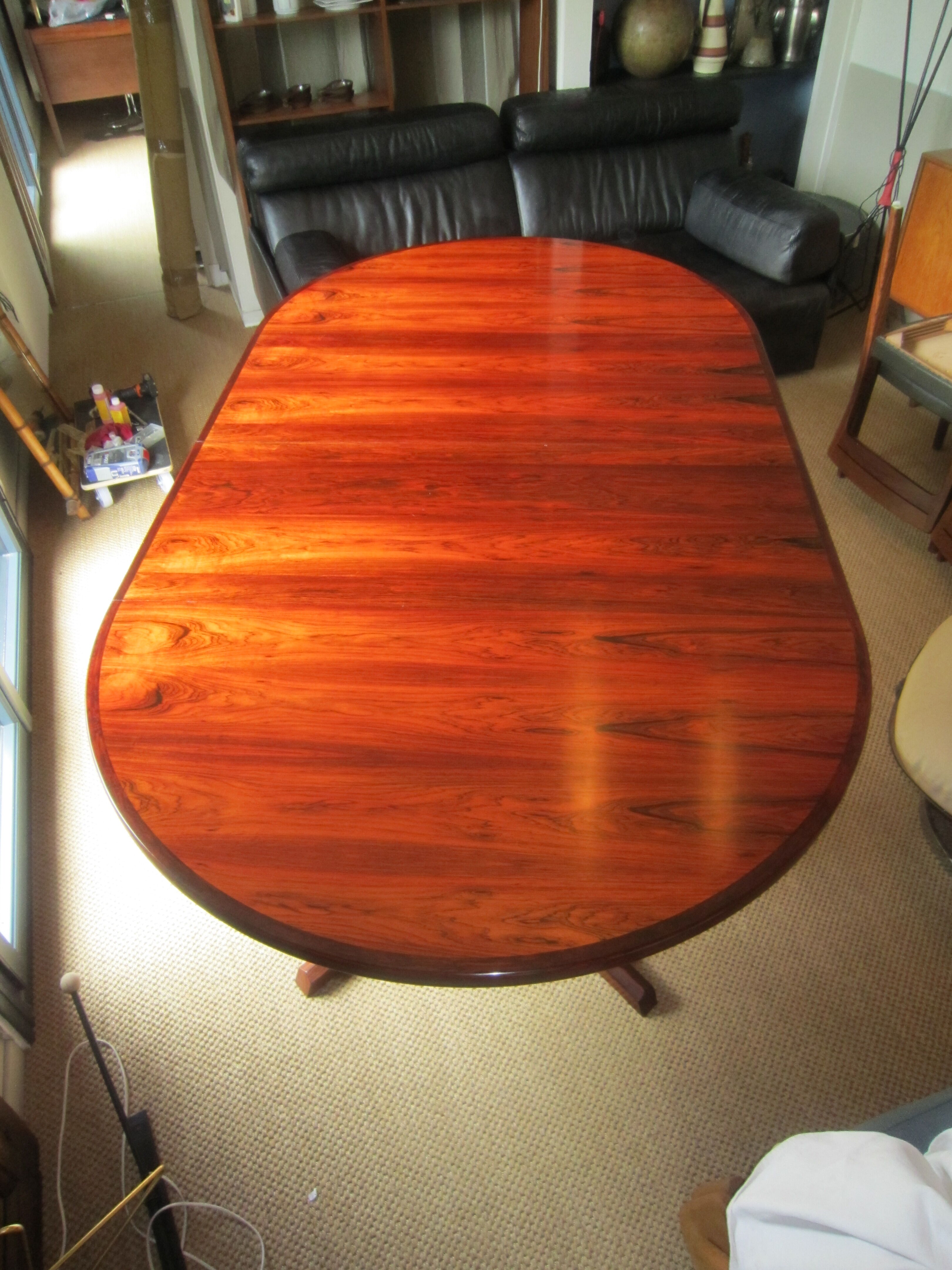 Table ronde en palissandre de Niels Otto Möller