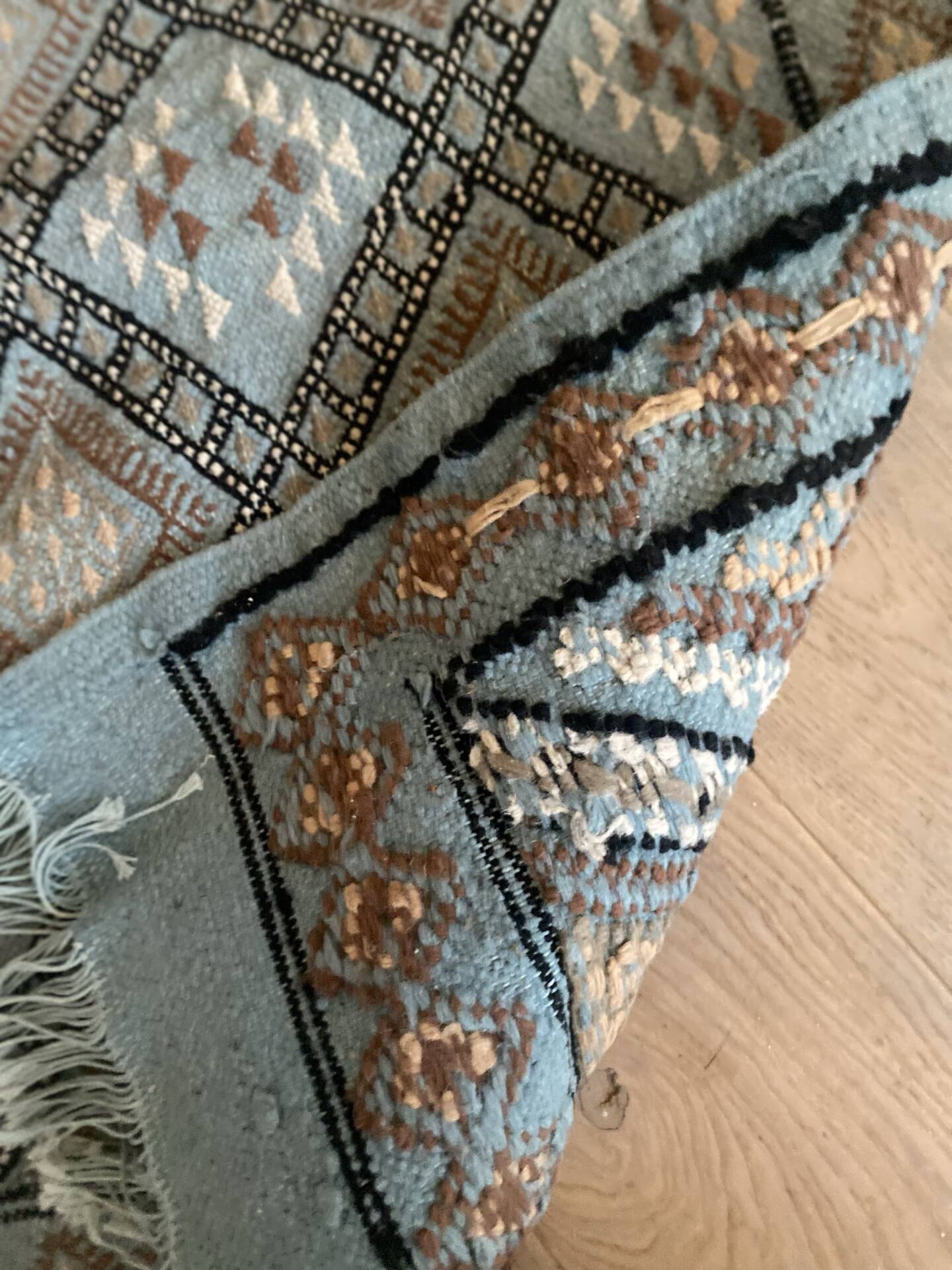 Handmade turquoise and beige wool rug, new.