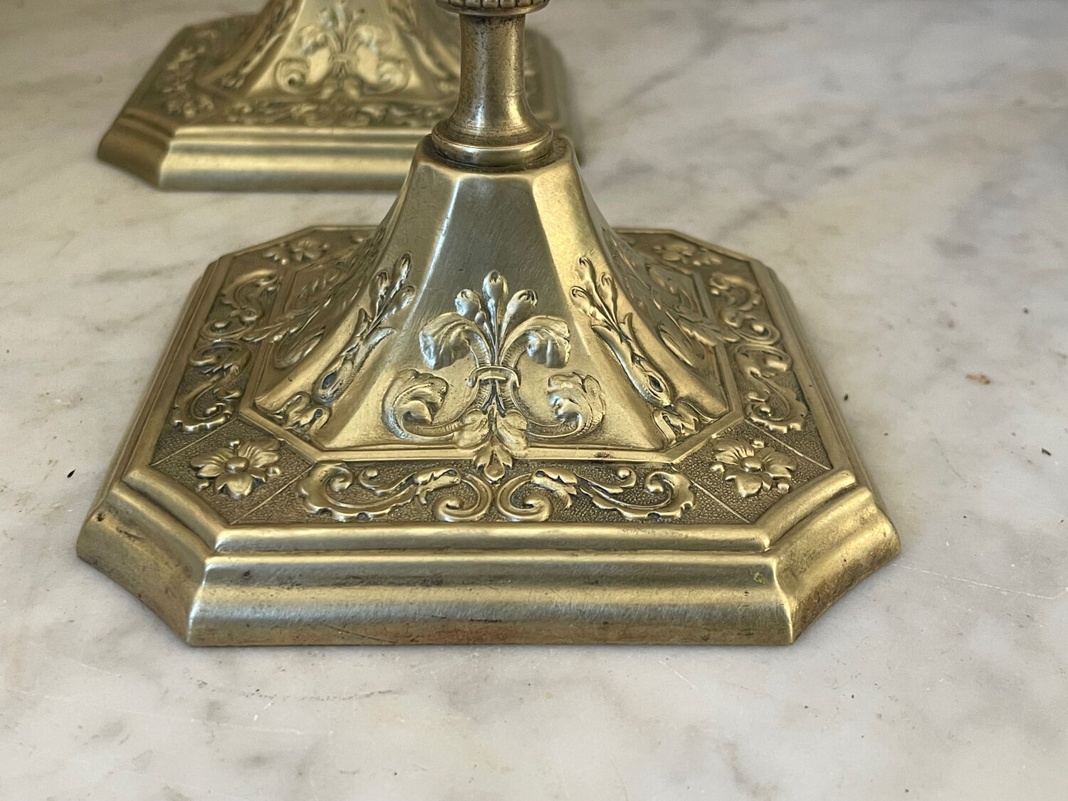 Paire de bougeoirs en laiton XIXème