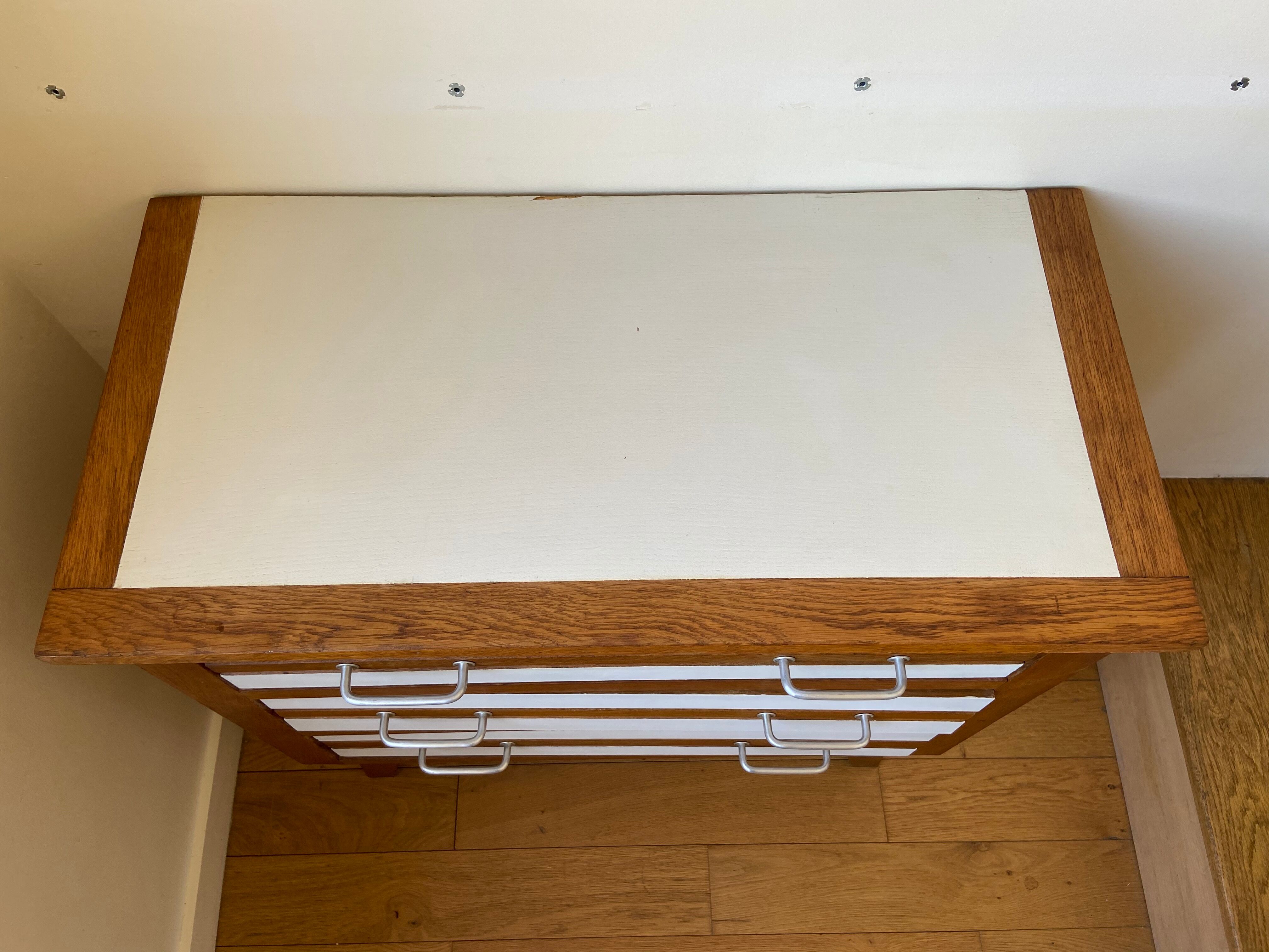 Commode en bois trois tiroirs