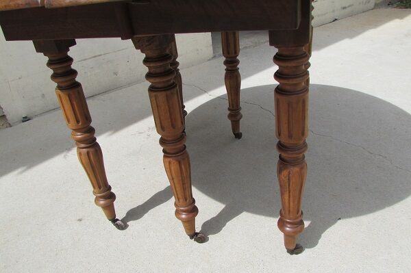 Table 6 feet with flap, opening on 2 extensions, Walnut