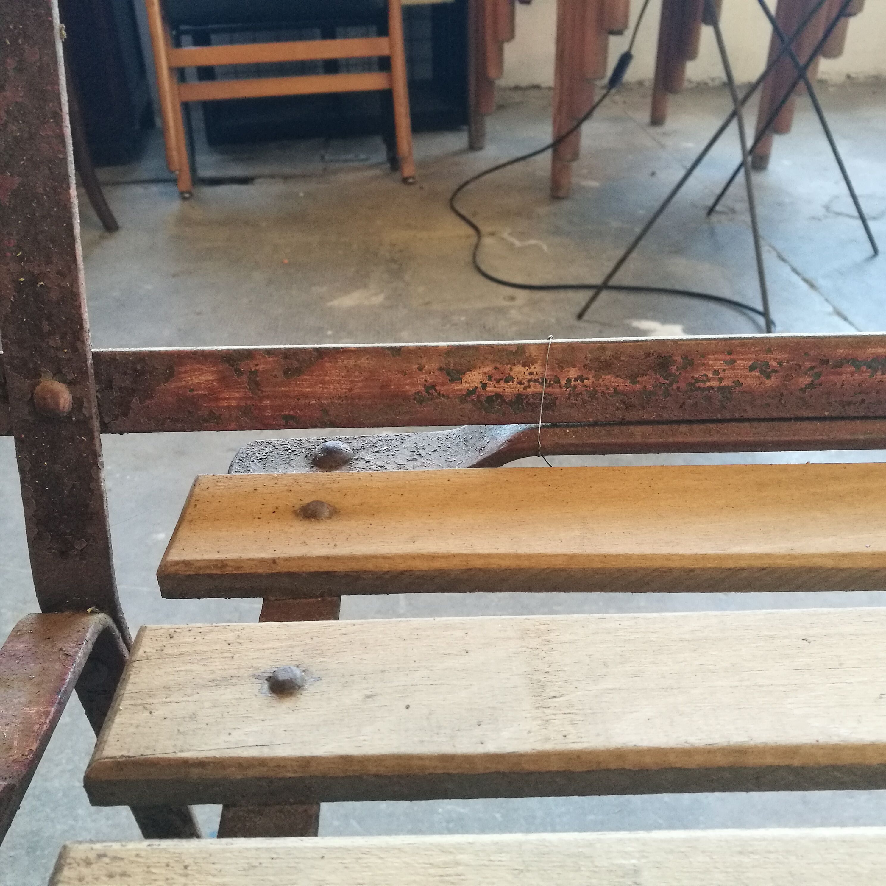 Theatre bench, folding seats