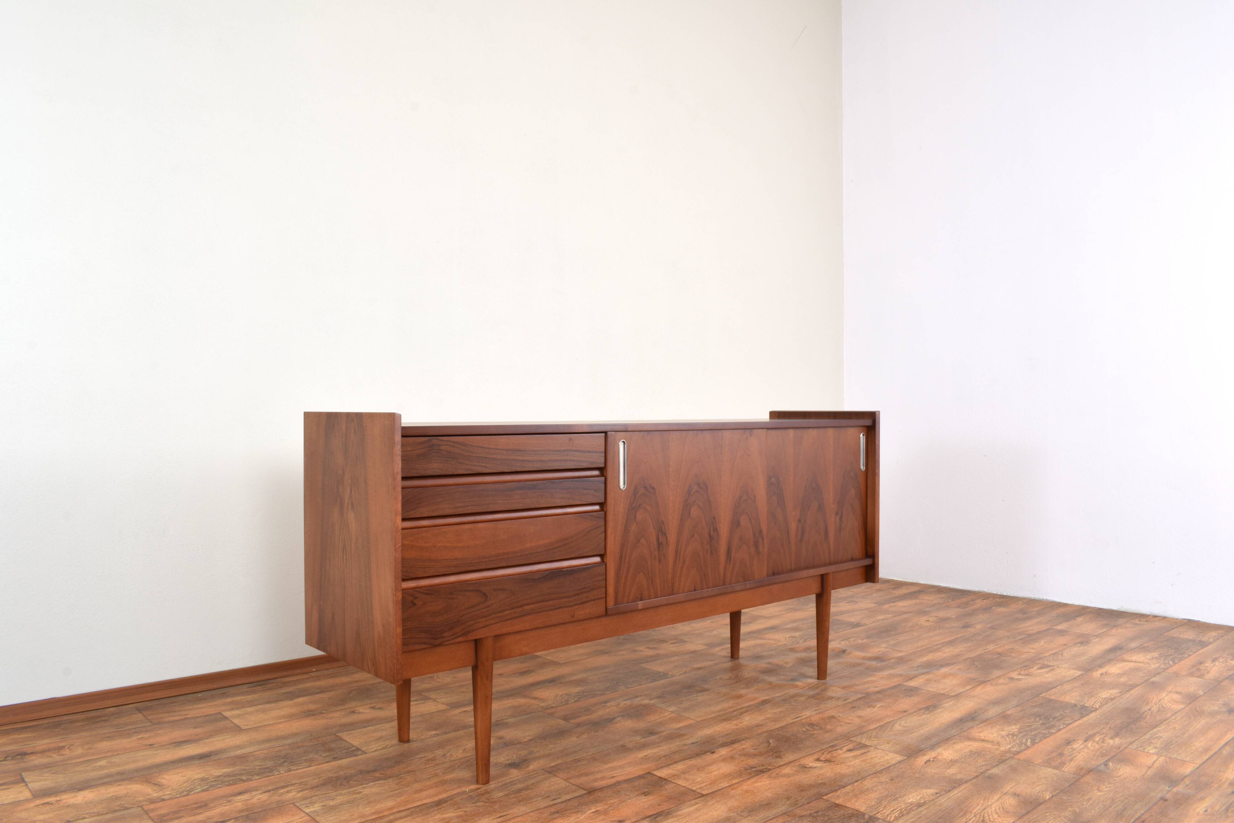 Enfilade Mid-Century en Noyer de Bytomskie Fabryki Mebli, Pologne, 1960s