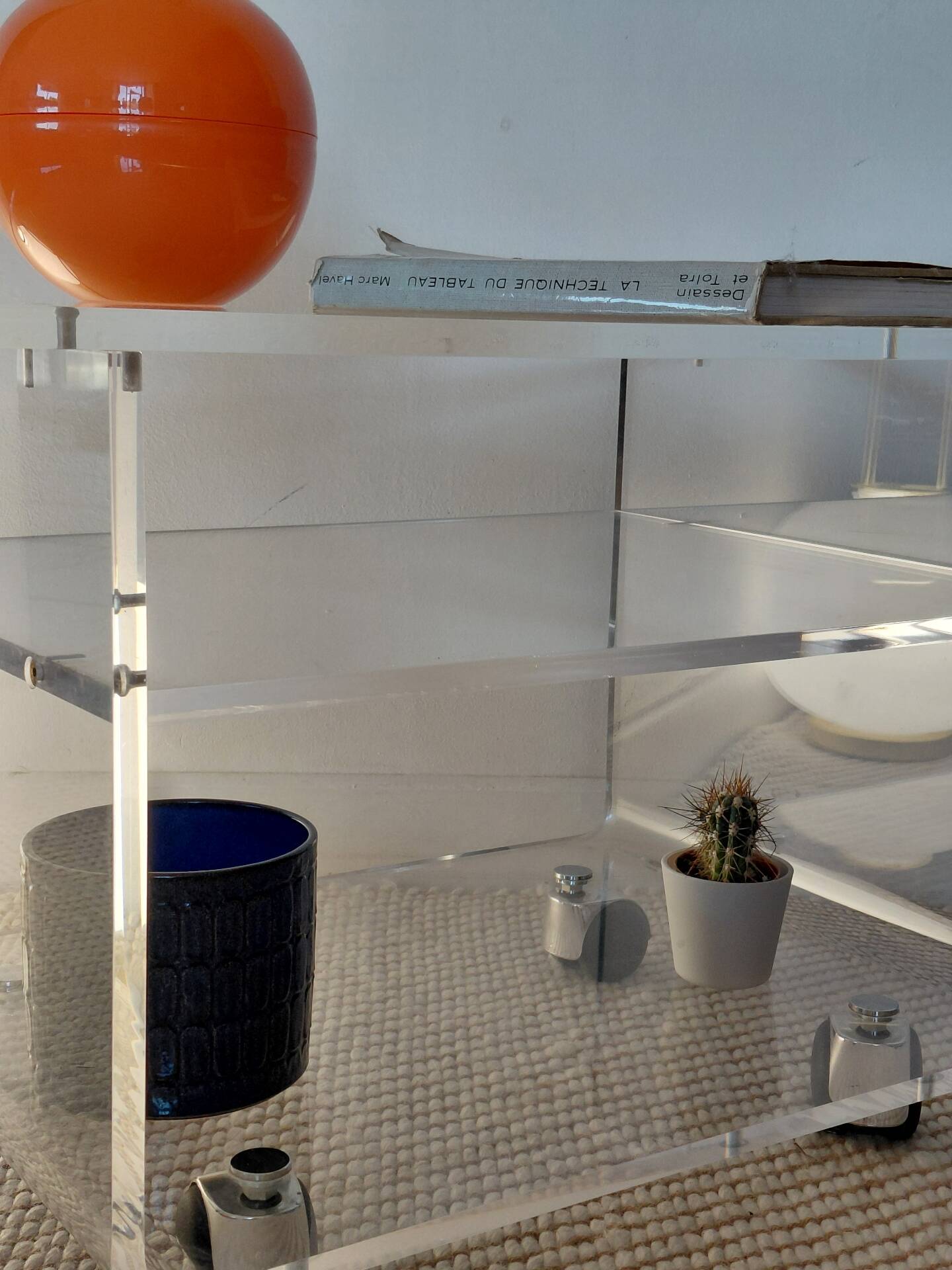 Design piece: David Lange side table in 15mm Altuglas - Circa 1980