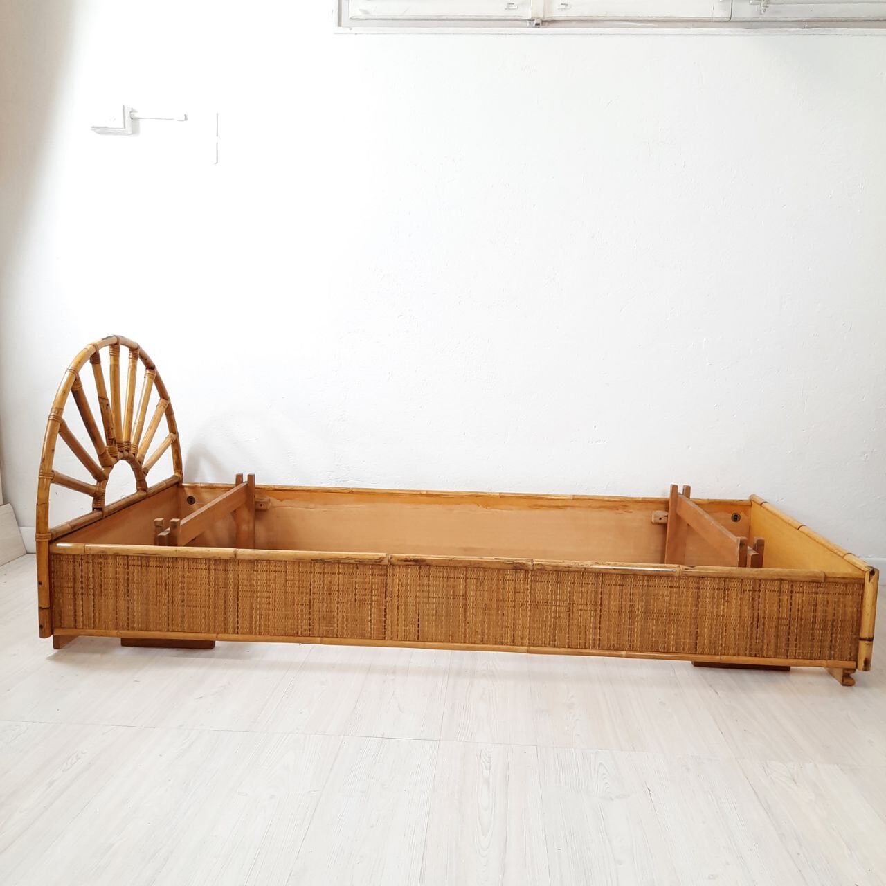 Vintage bamboo bedroom, Dal vera, wicker