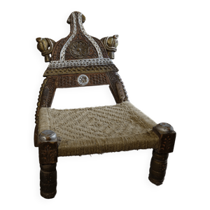 chaise en bois sculpté